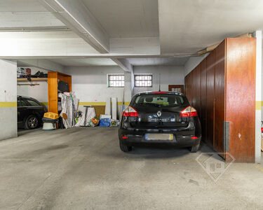 Apartamento T3 com lugar de estacionamento e boas áreas, na Pontinha