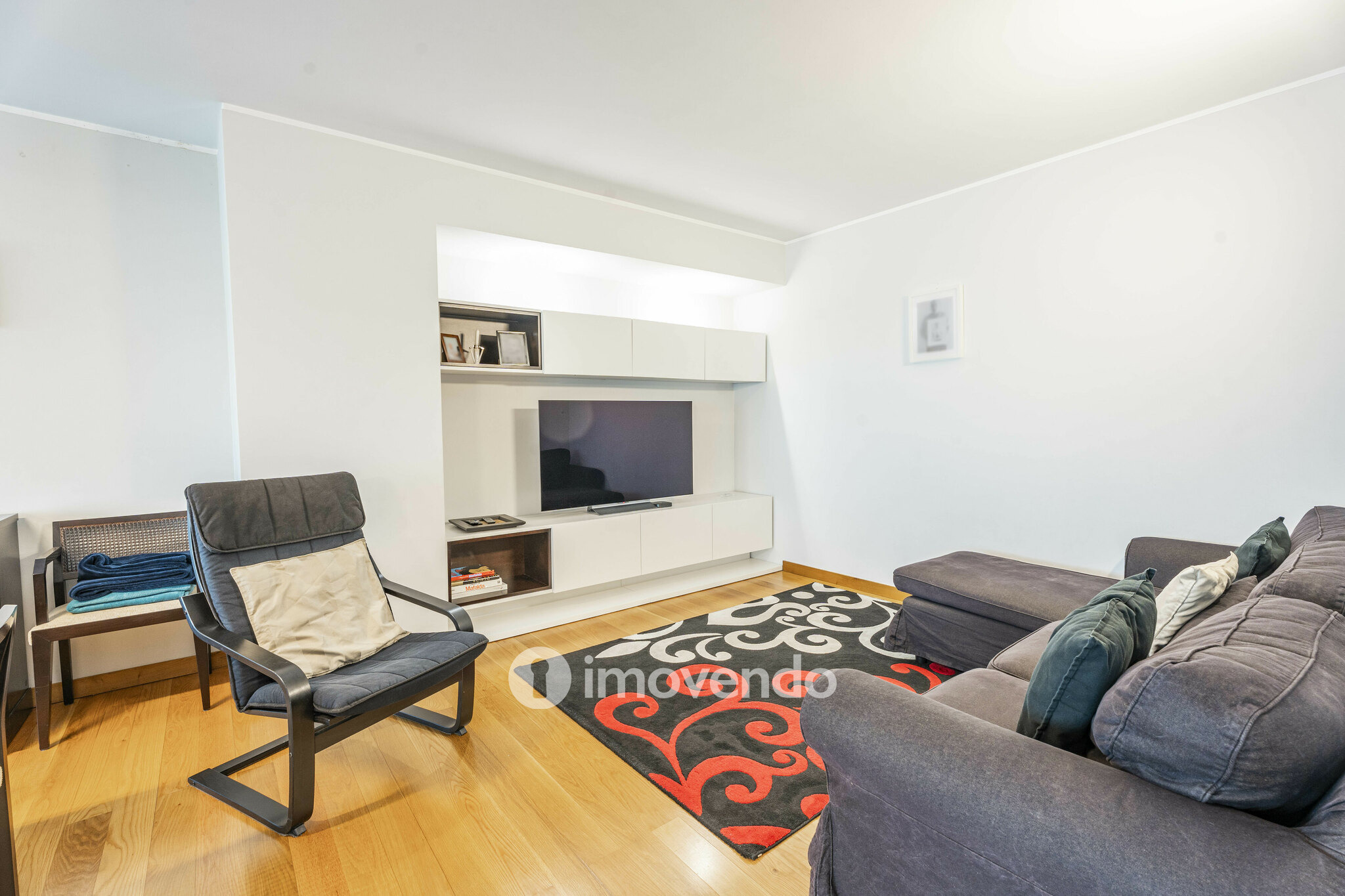 Apartamento T3 com áreas amplas e garagem, na Maia