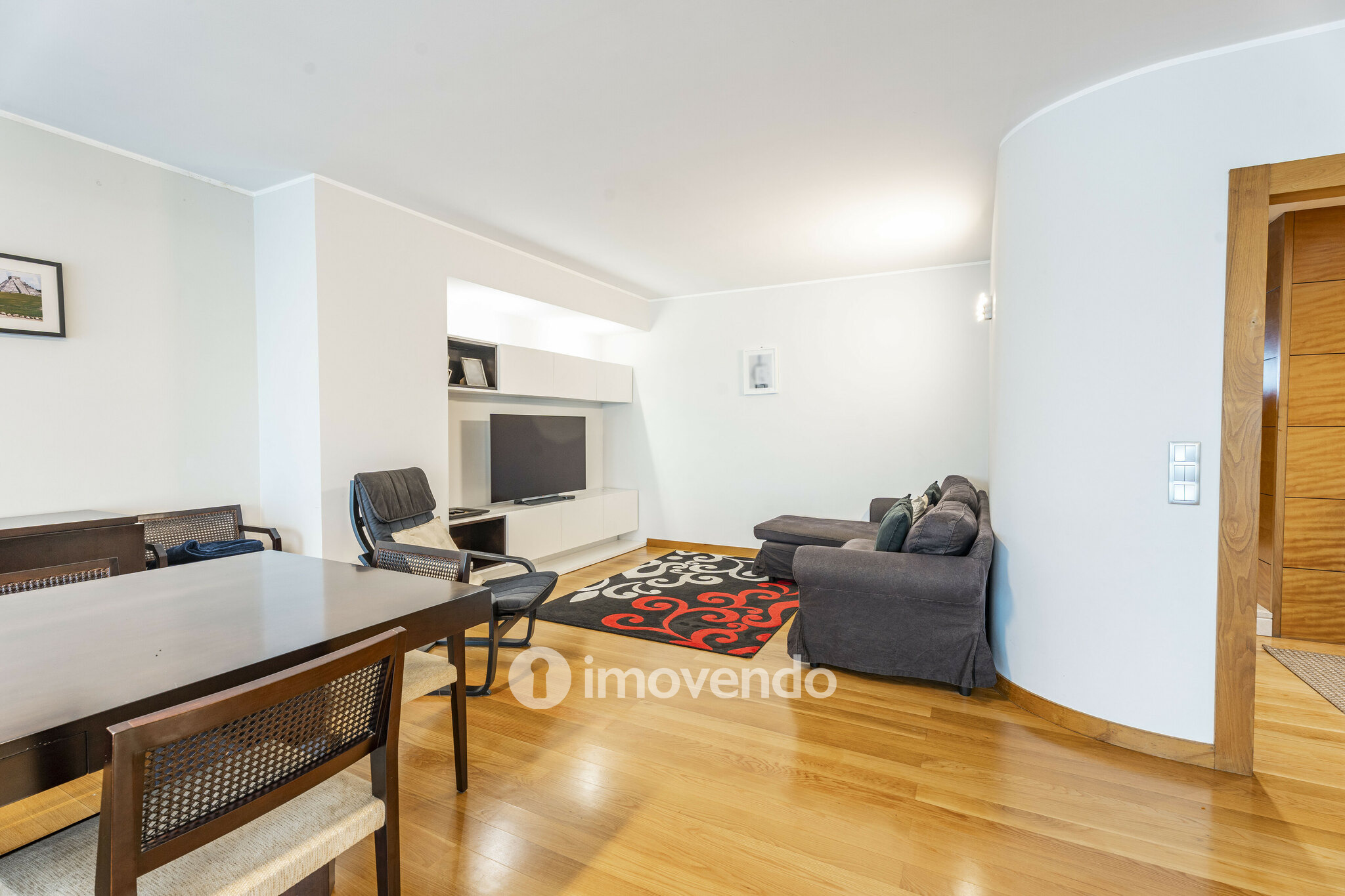 Apartamento T3 com áreas amplas e garagem, na Maia