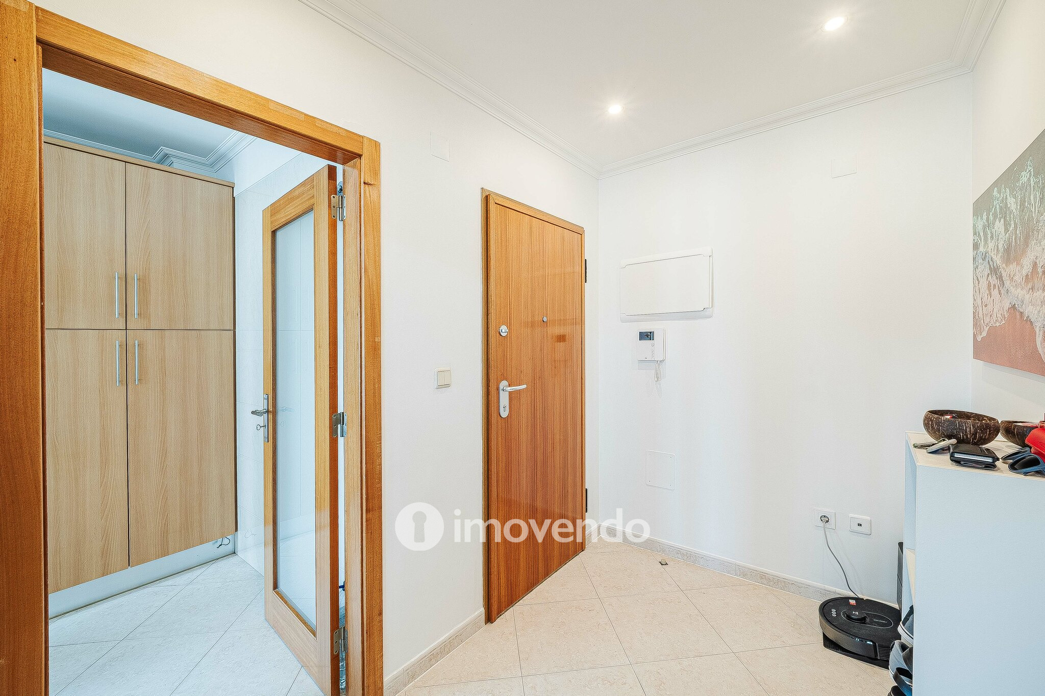 Apartamento T2, com estacionamento e arrecadação, em Vialonga