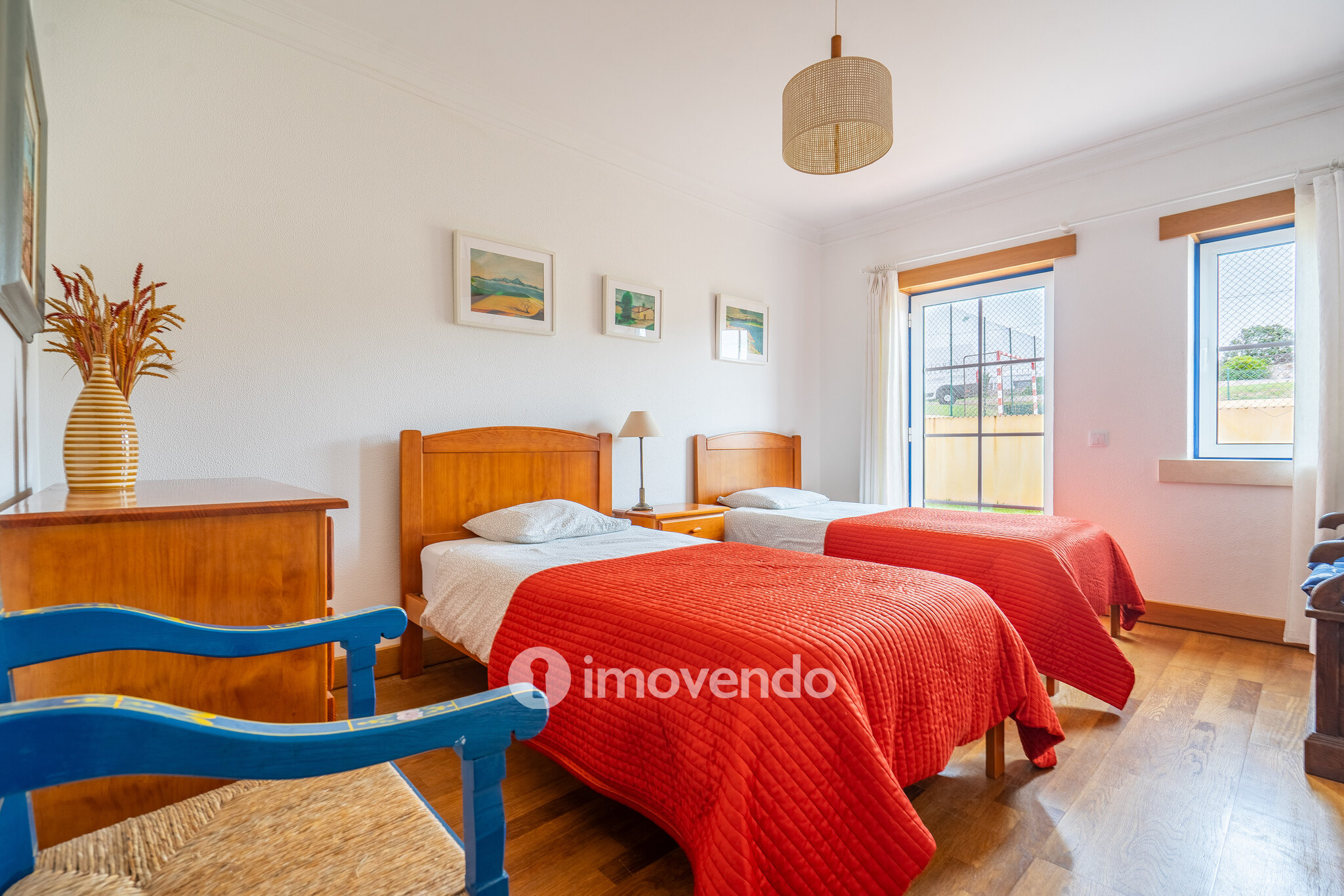 Apartamento T2, num condomínio com piscina, em São Martinho do Porto