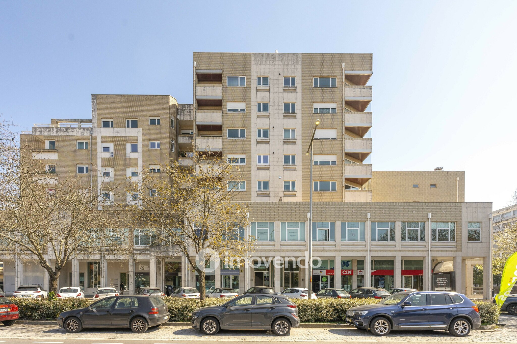 Apartamento T3 com áreas amplas e garagem, na Maia