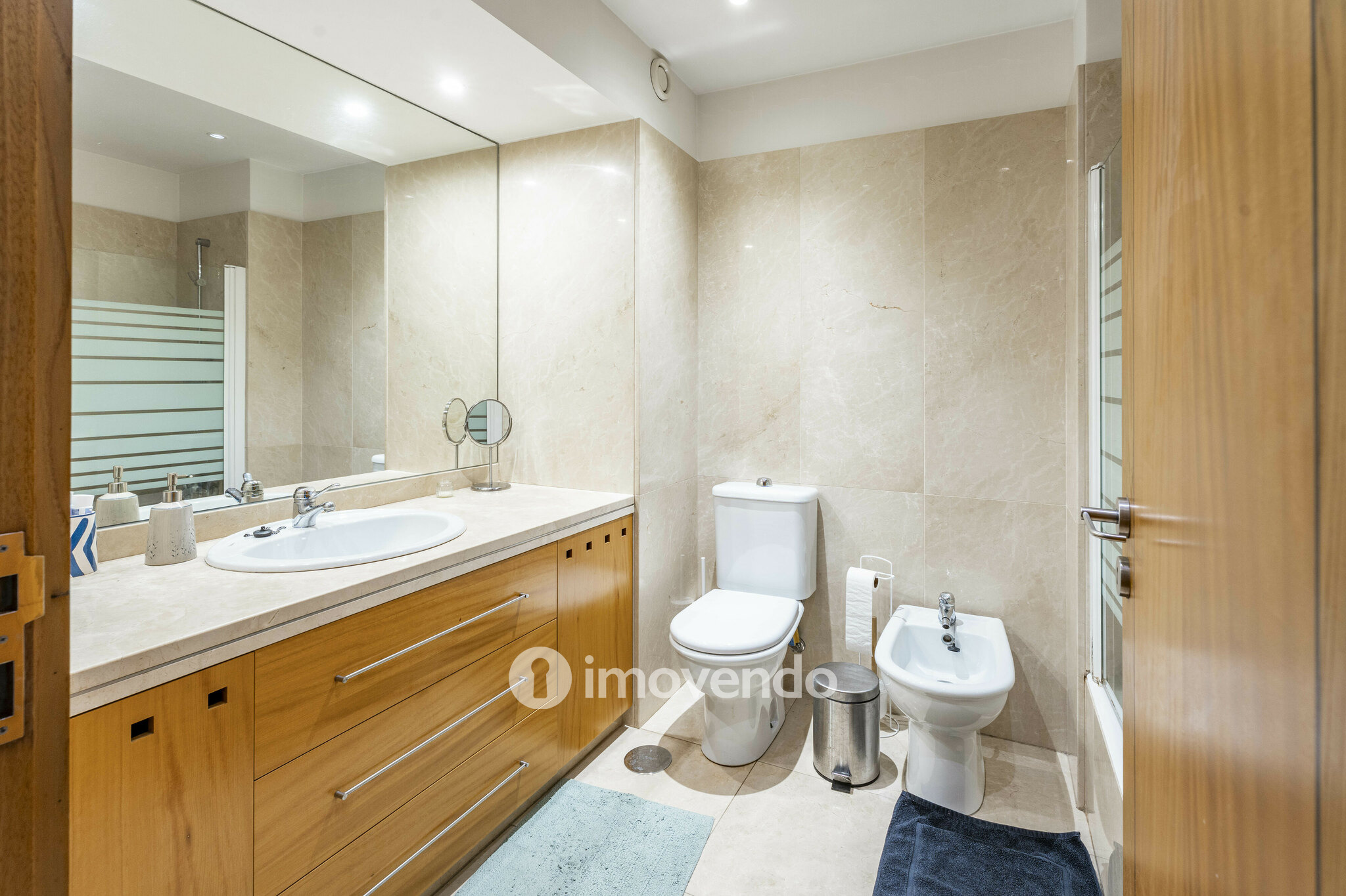 Apartamento T3 com áreas amplas e garagem, na Maia