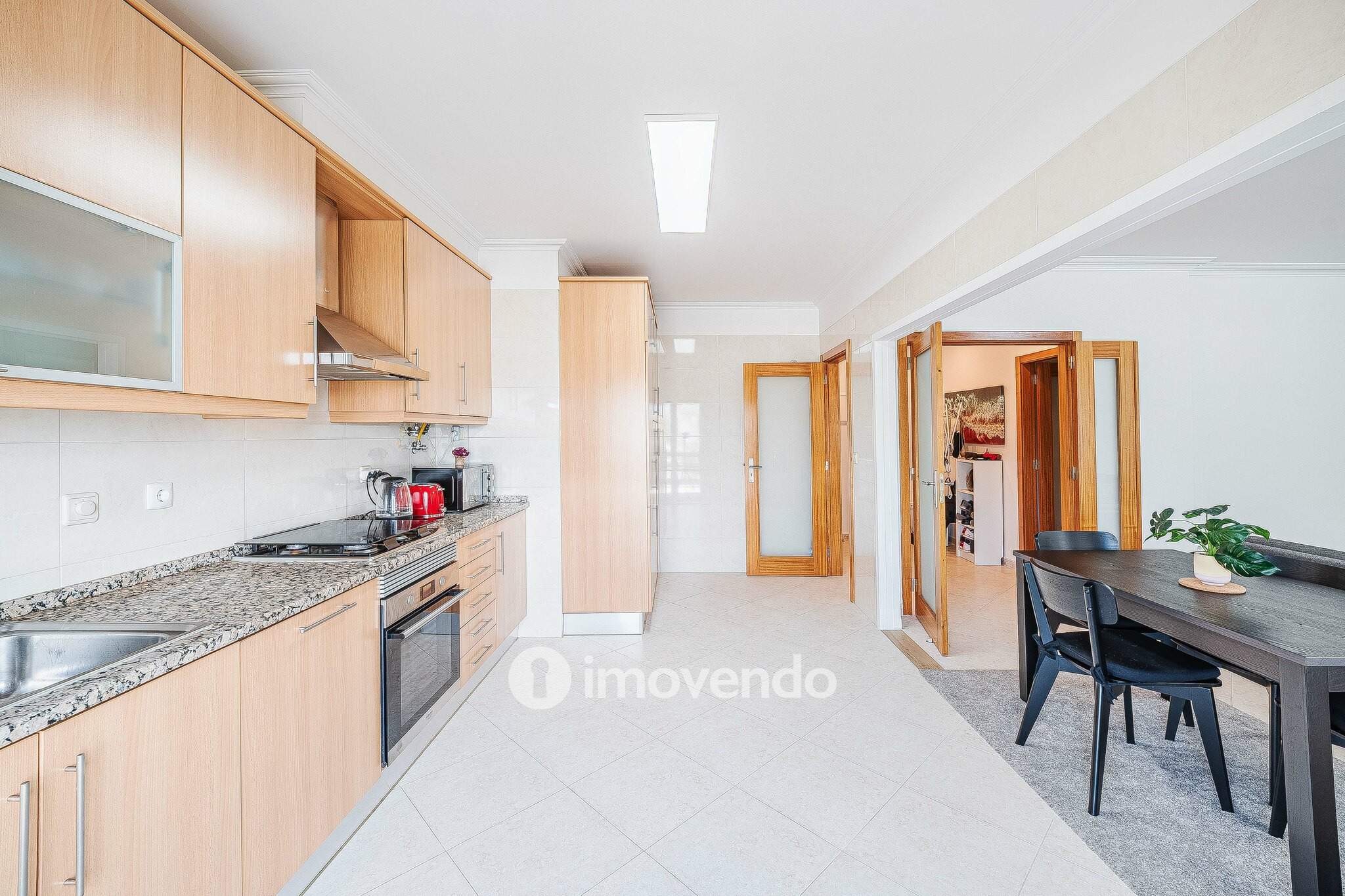 Apartamento T2, com estacionamento e arrecadação, em Vialonga