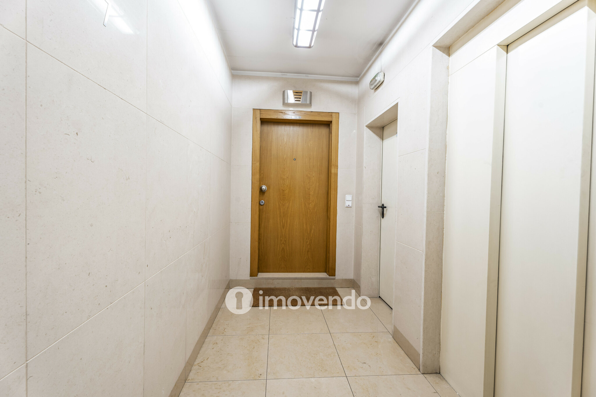 Apartamento T3 com áreas amplas e garagem, na Maia