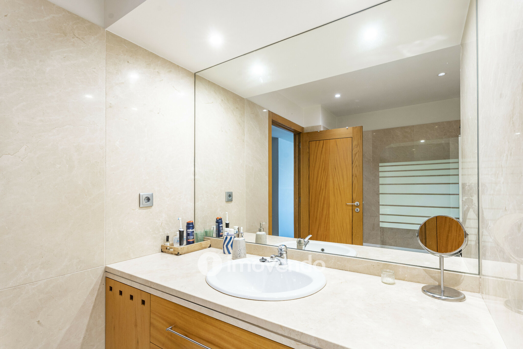 Apartamento T3 com áreas amplas e garagem, na Maia