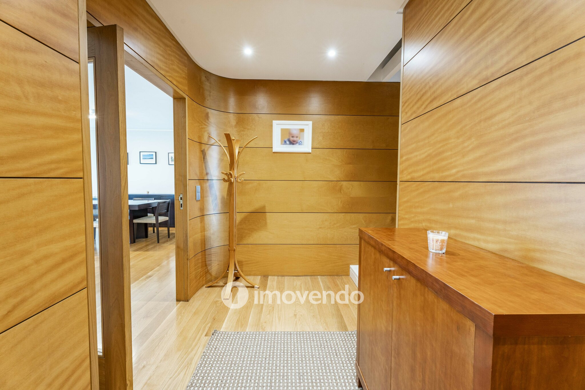 Apartamento T3 com áreas amplas e garagem, na Maia