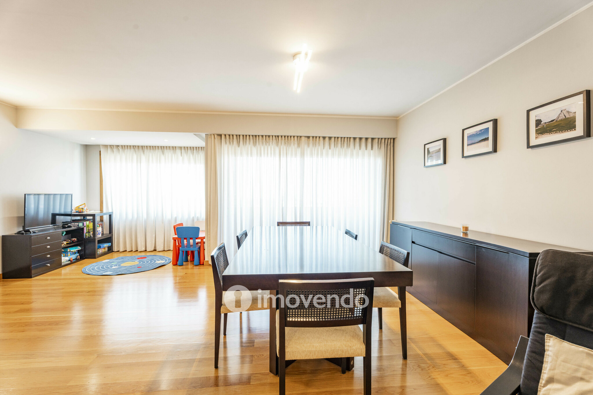 Apartamento T3 com áreas amplas e garagem, na Maia