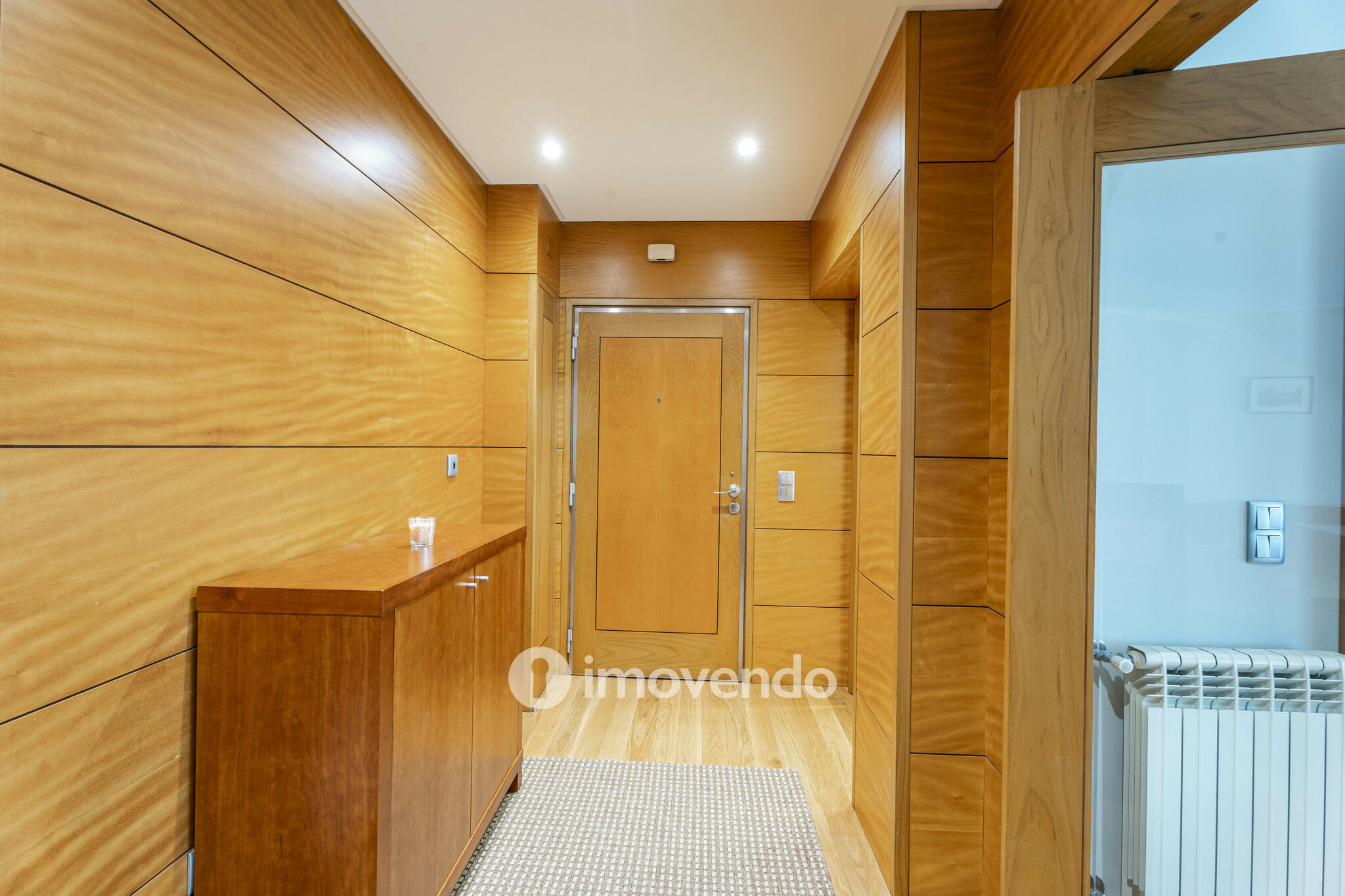 Apartamento T3 com áreas amplas e garagem, na Maia