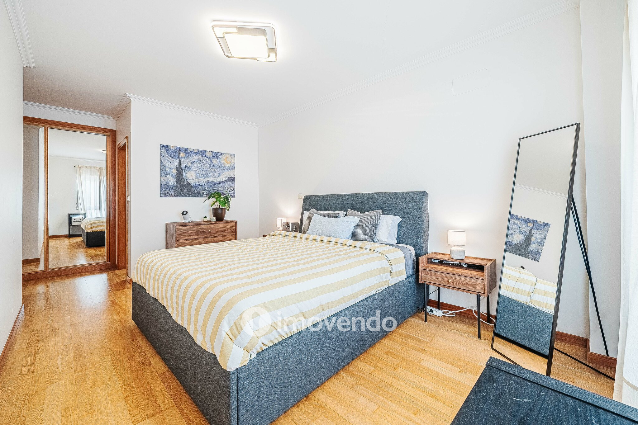 Apartamento T2, com estacionamento e arrecadação, em Vialonga