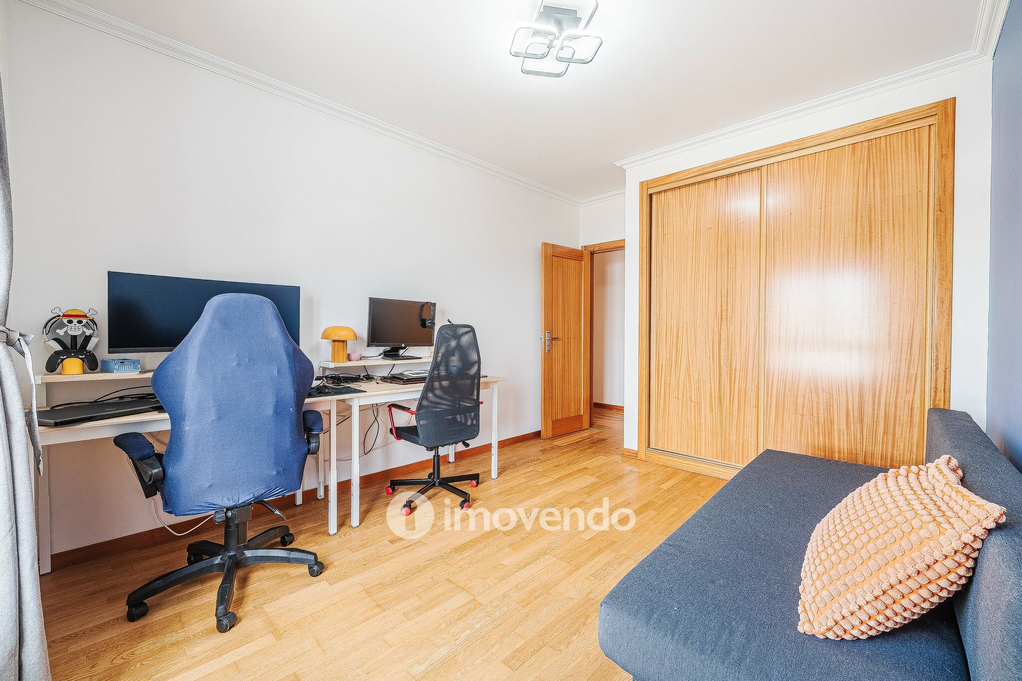 Apartamento T2, com estacionamento e arrecadação, em Vialonga