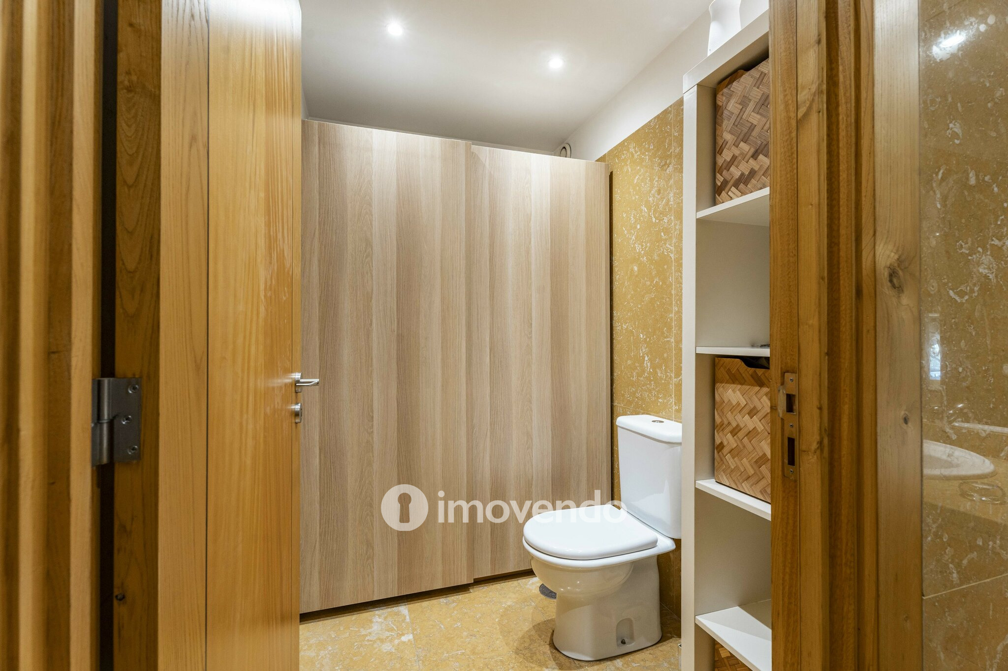 Apartamento T3 com áreas amplas e garagem, na Maia