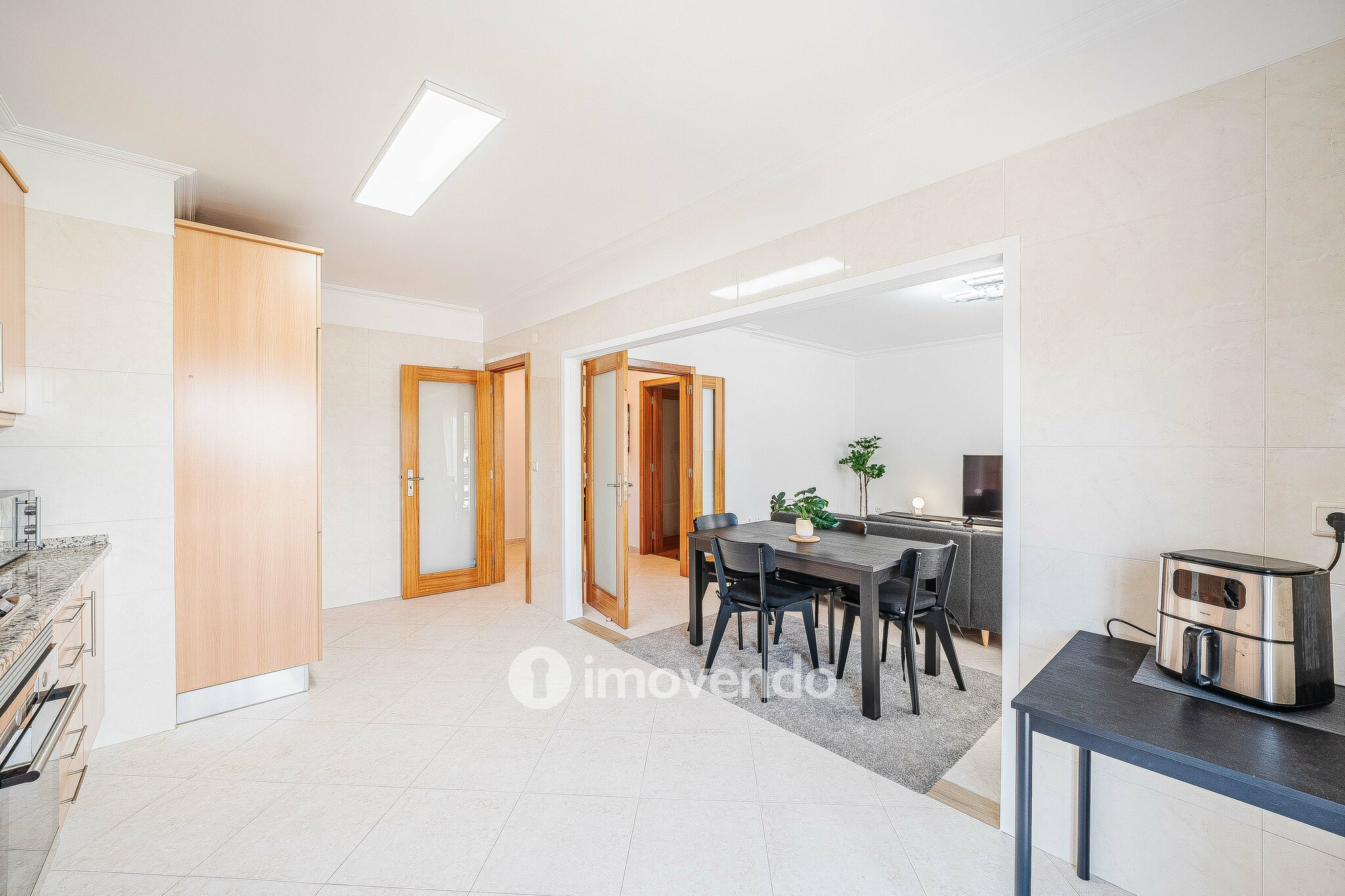 Apartamento T2, com estacionamento e arrecadação, em Vialonga