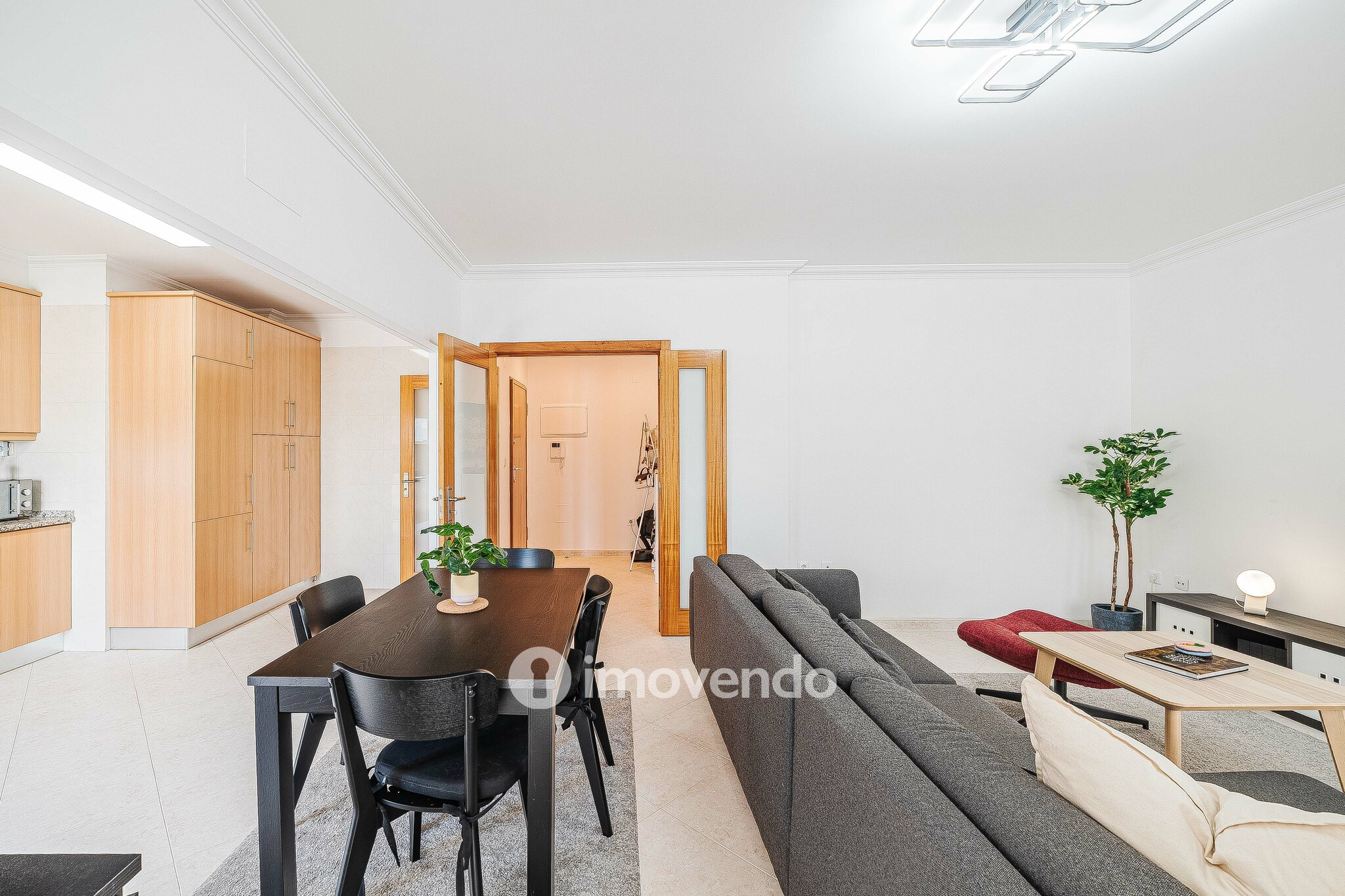 Apartamento T2, com estacionamento e arrecadação, em Vialonga