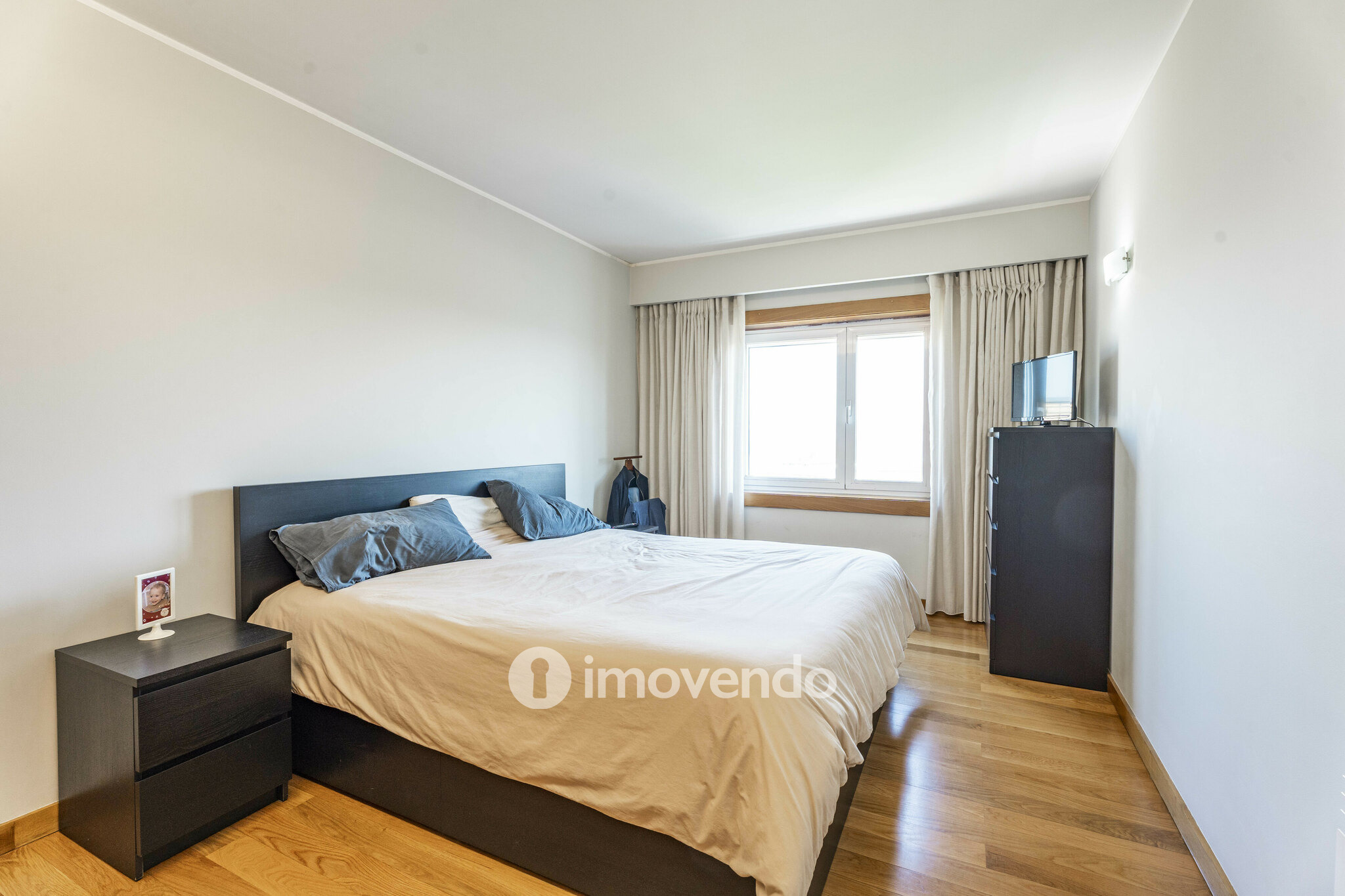 Apartamento T3 com áreas amplas e garagem, na Maia