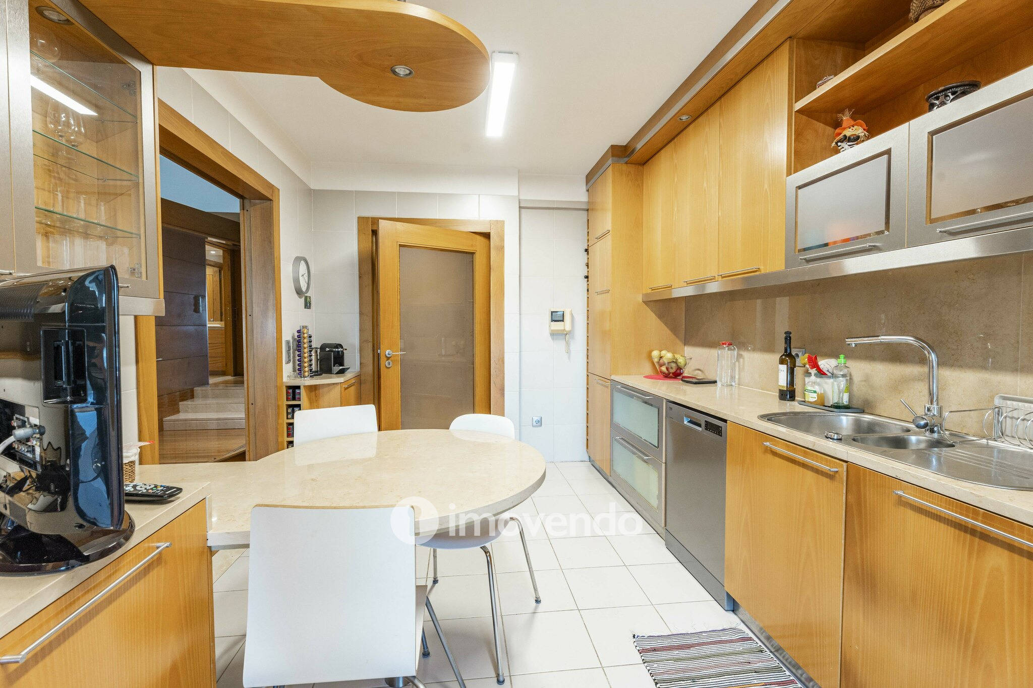 Apartamento T3 com áreas amplas e garagem, na Maia