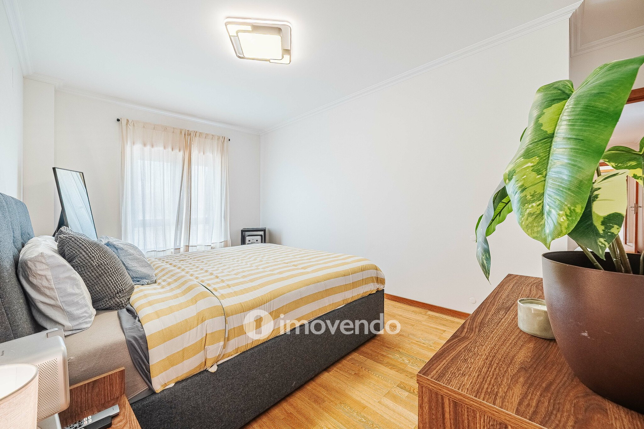 Apartamento T2, com estacionamento e arrecadação, em Vialonga
