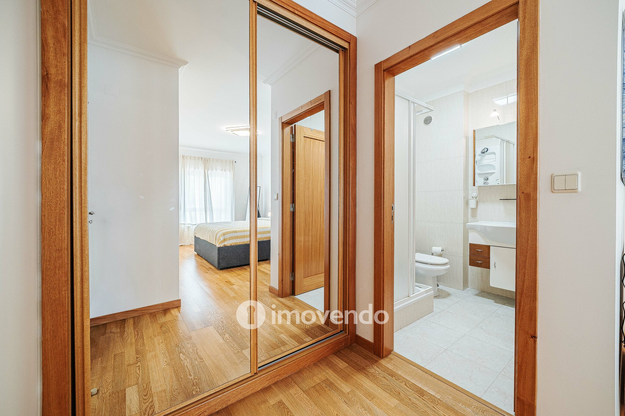 Apartamento T2, com estacionamento e arrecadação, em Vialonga
