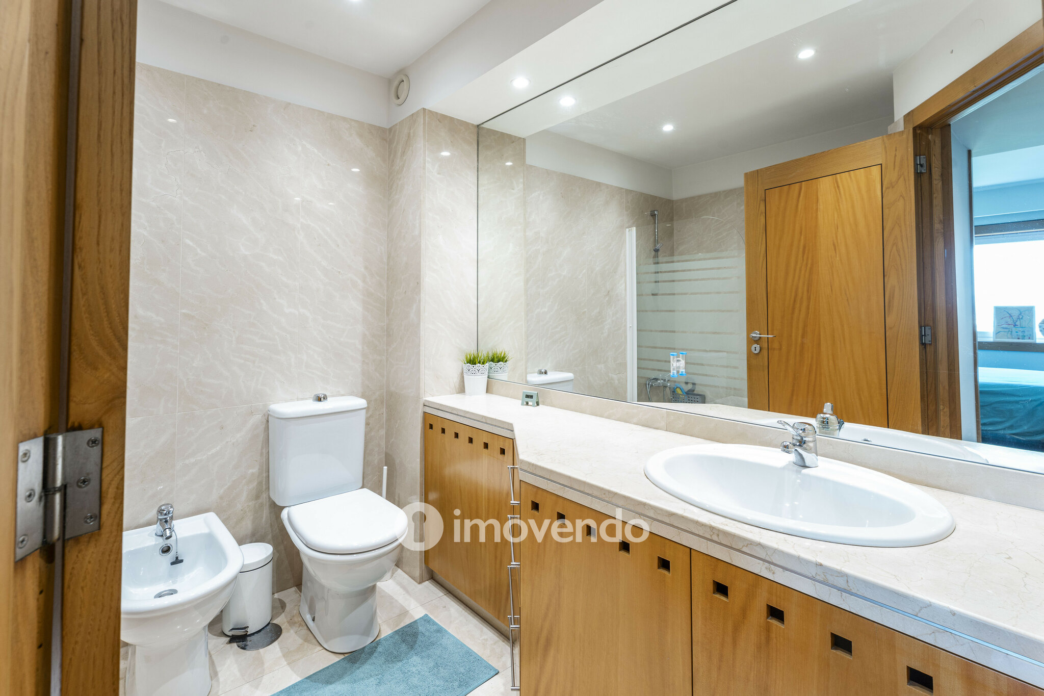 Apartamento T3 com áreas amplas e garagem, na Maia