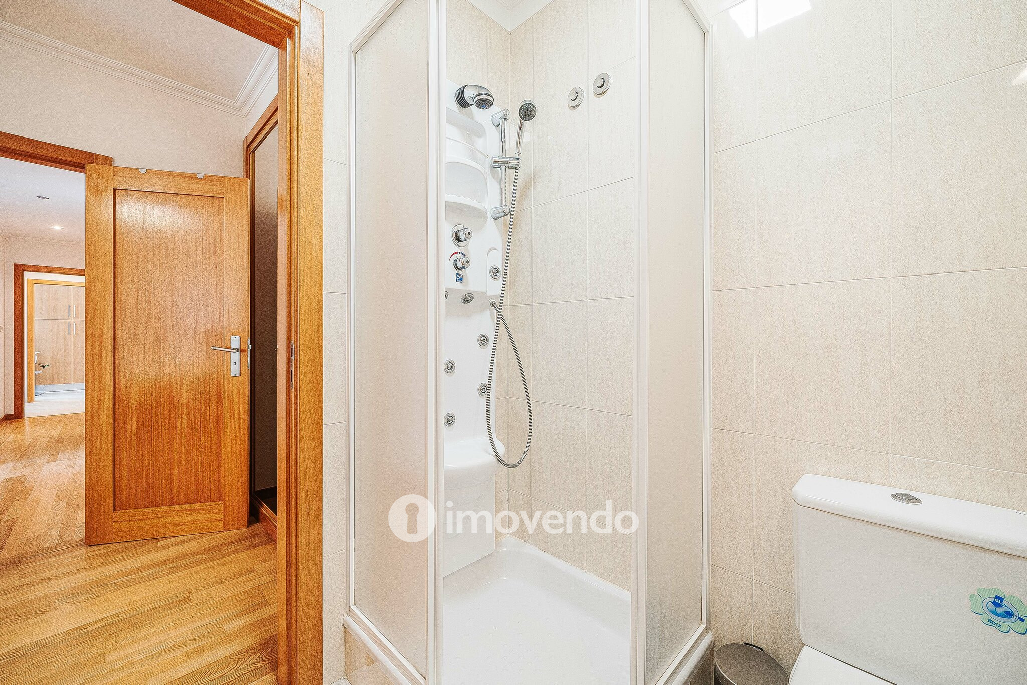 Apartamento T2, com estacionamento e arrecadação, em Vialonga