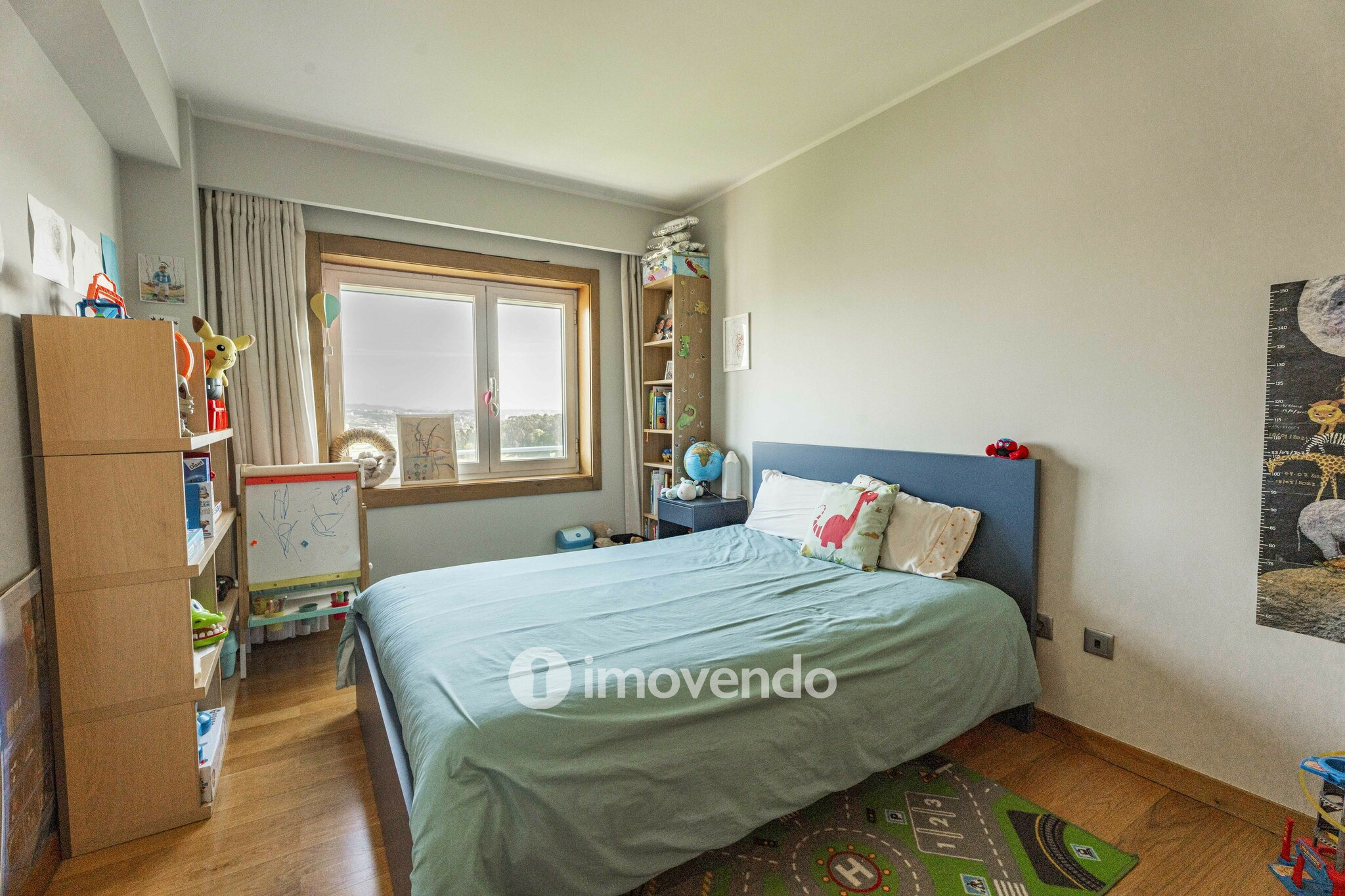 Apartamento T3 com áreas amplas e garagem, na Maia