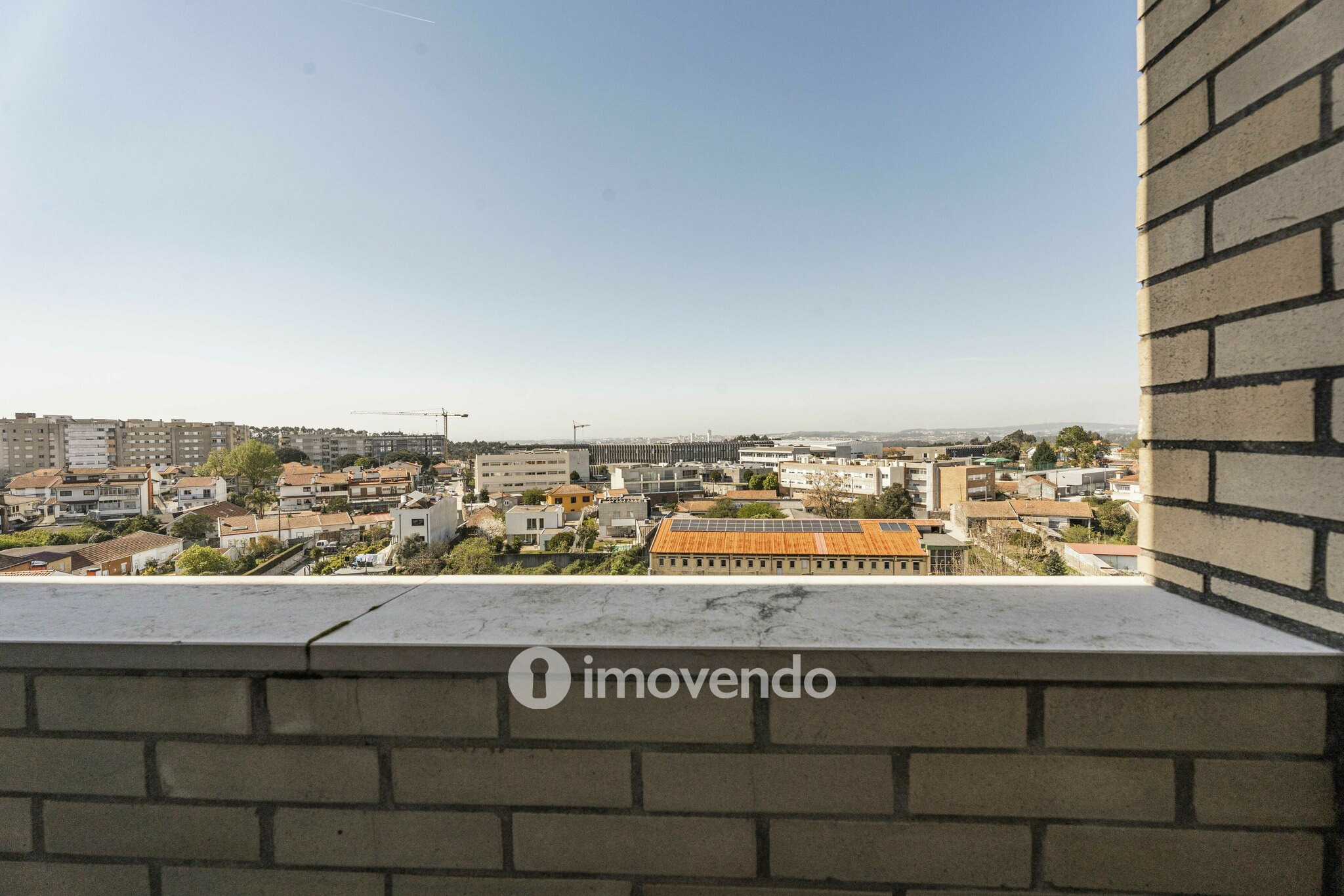 Apartamento T3 com áreas amplas e garagem, na Maia