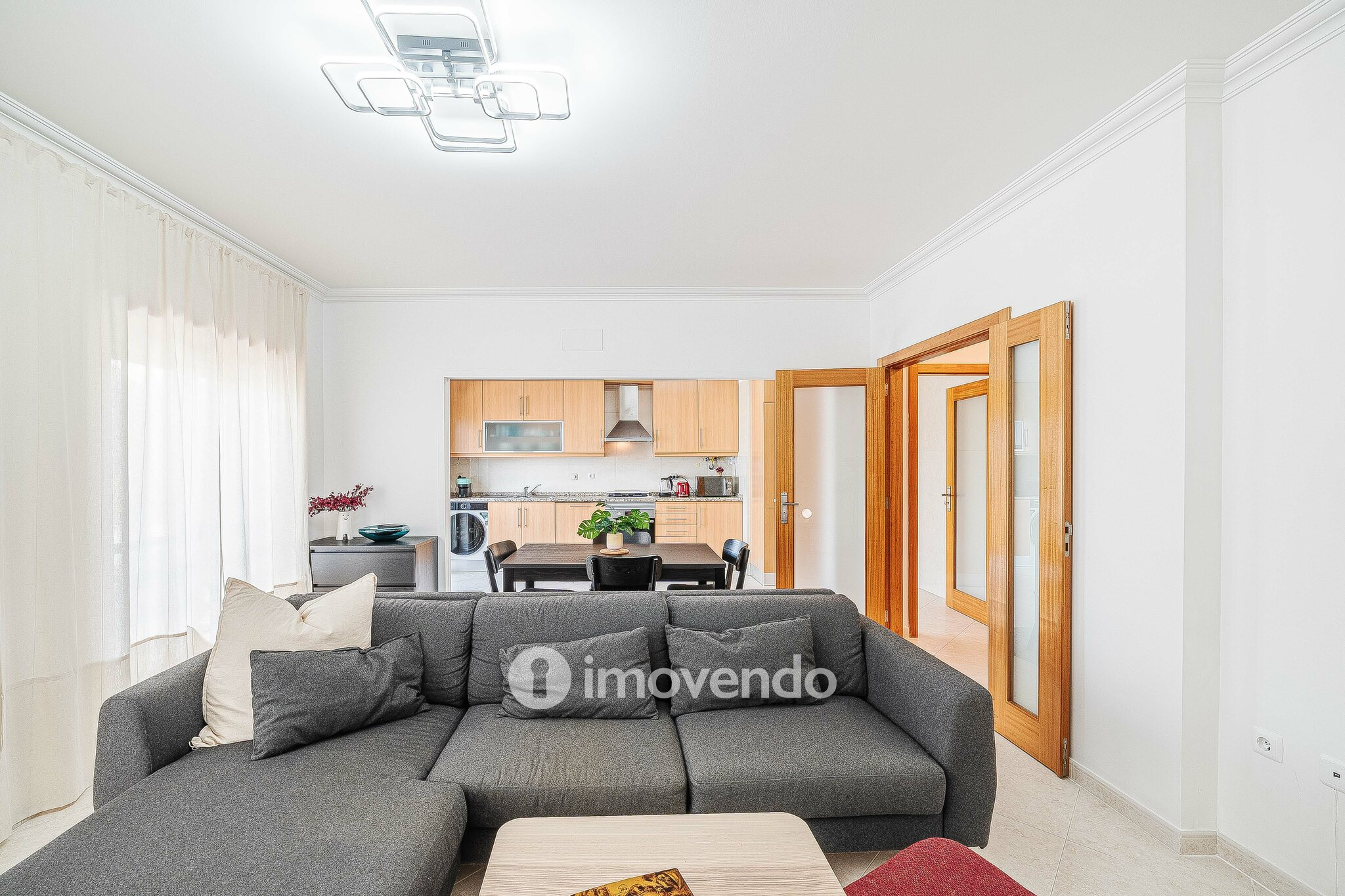 Apartamento T2, com estacionamento e arrecadação, em Vialonga