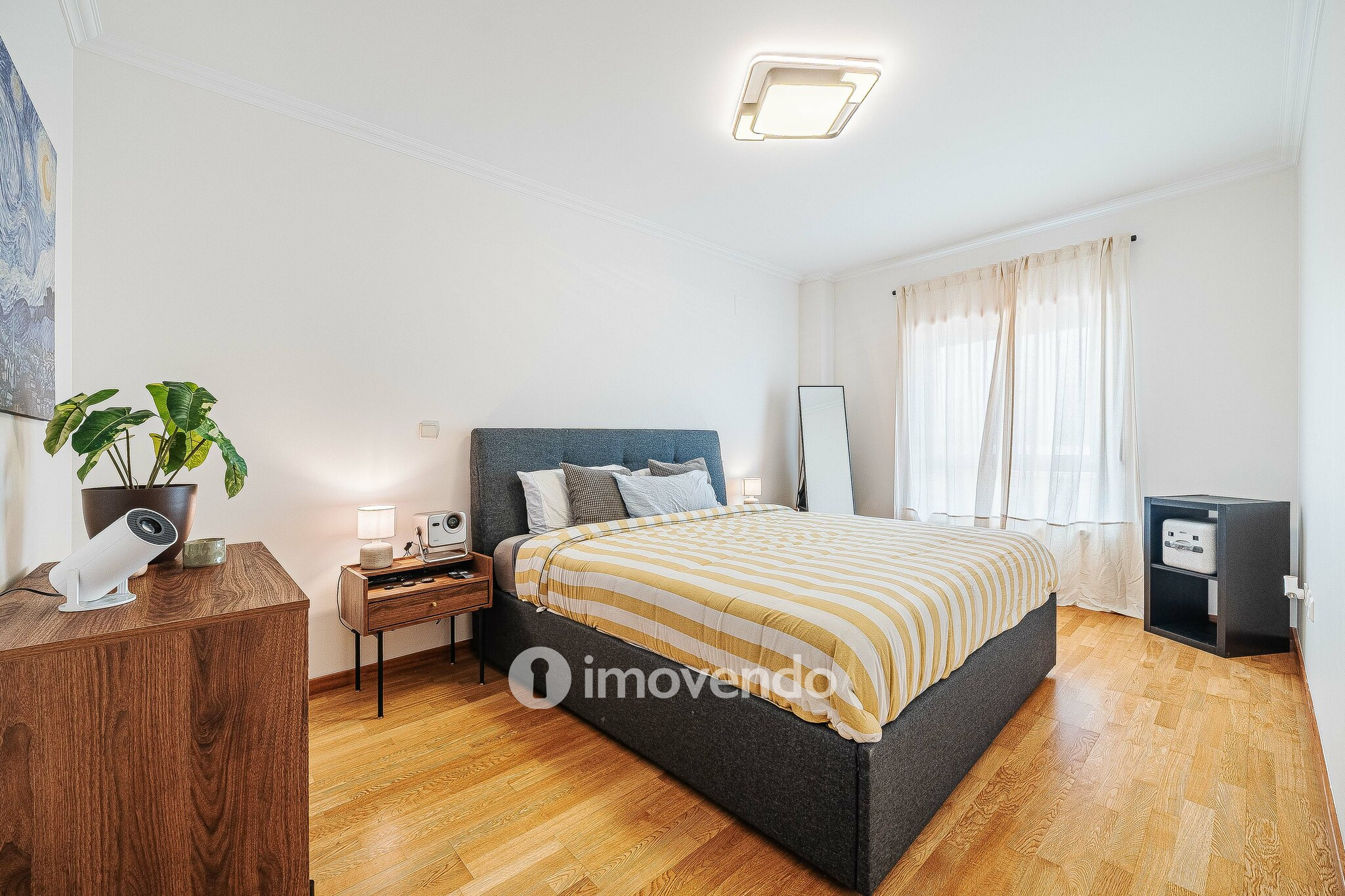 Apartamento T2, com estacionamento e arrecadação, em Vialonga