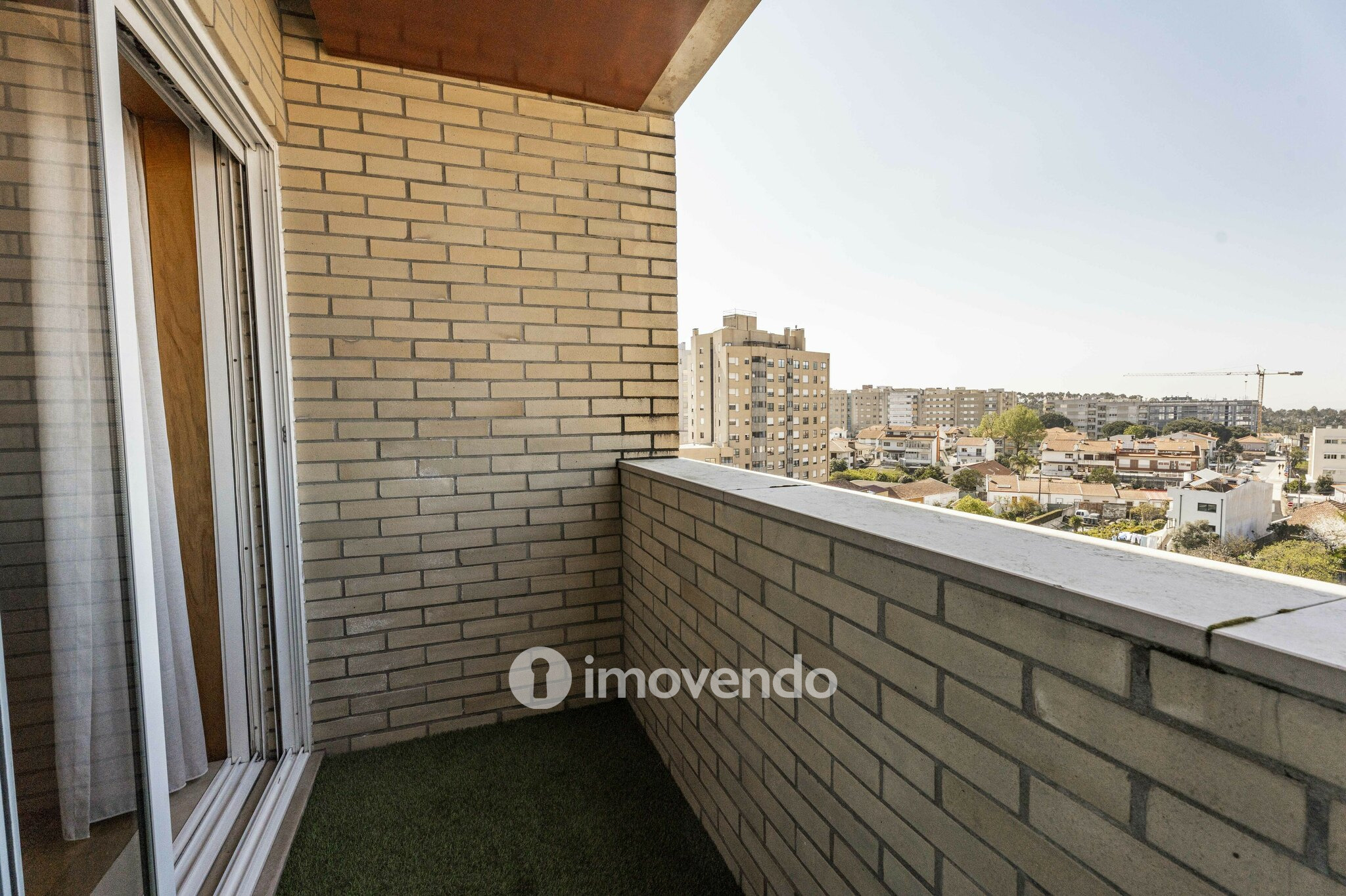 Apartamento T3 com áreas amplas e garagem, na Maia
