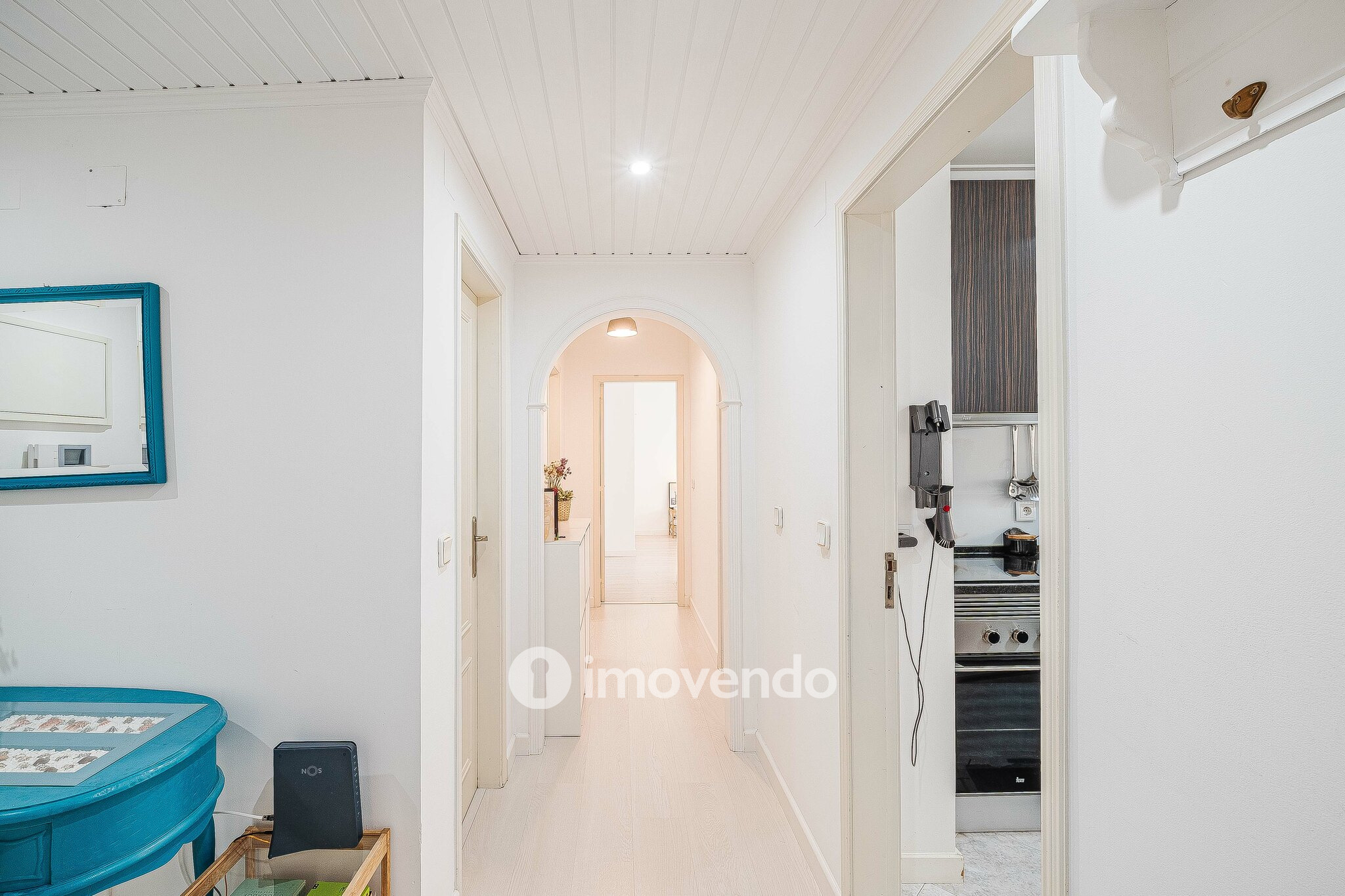 Apartamento T2, com áreas amplas e varanda, na Póvoa de Santa Iria