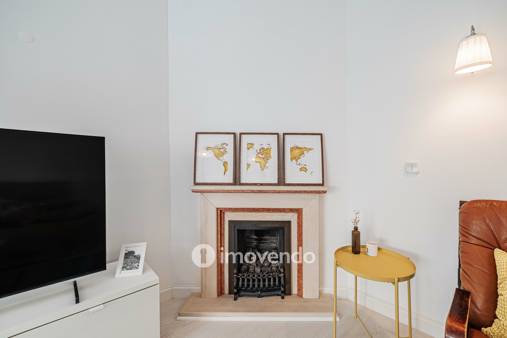 Apartamento T2, com áreas amplas e varanda, na Póvoa de Santa Iria