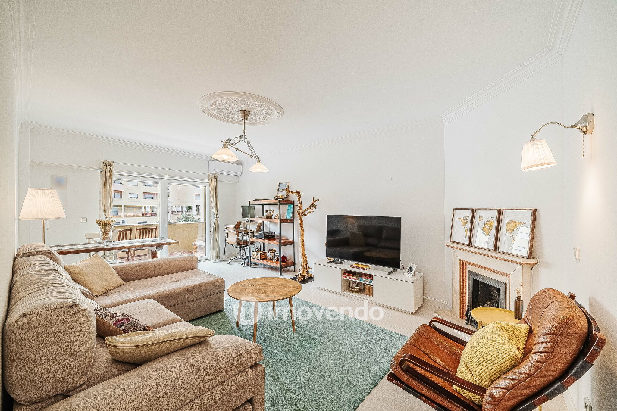 Apartamento T2, com áreas amplas e varanda, na Póvoa de Santa Iria