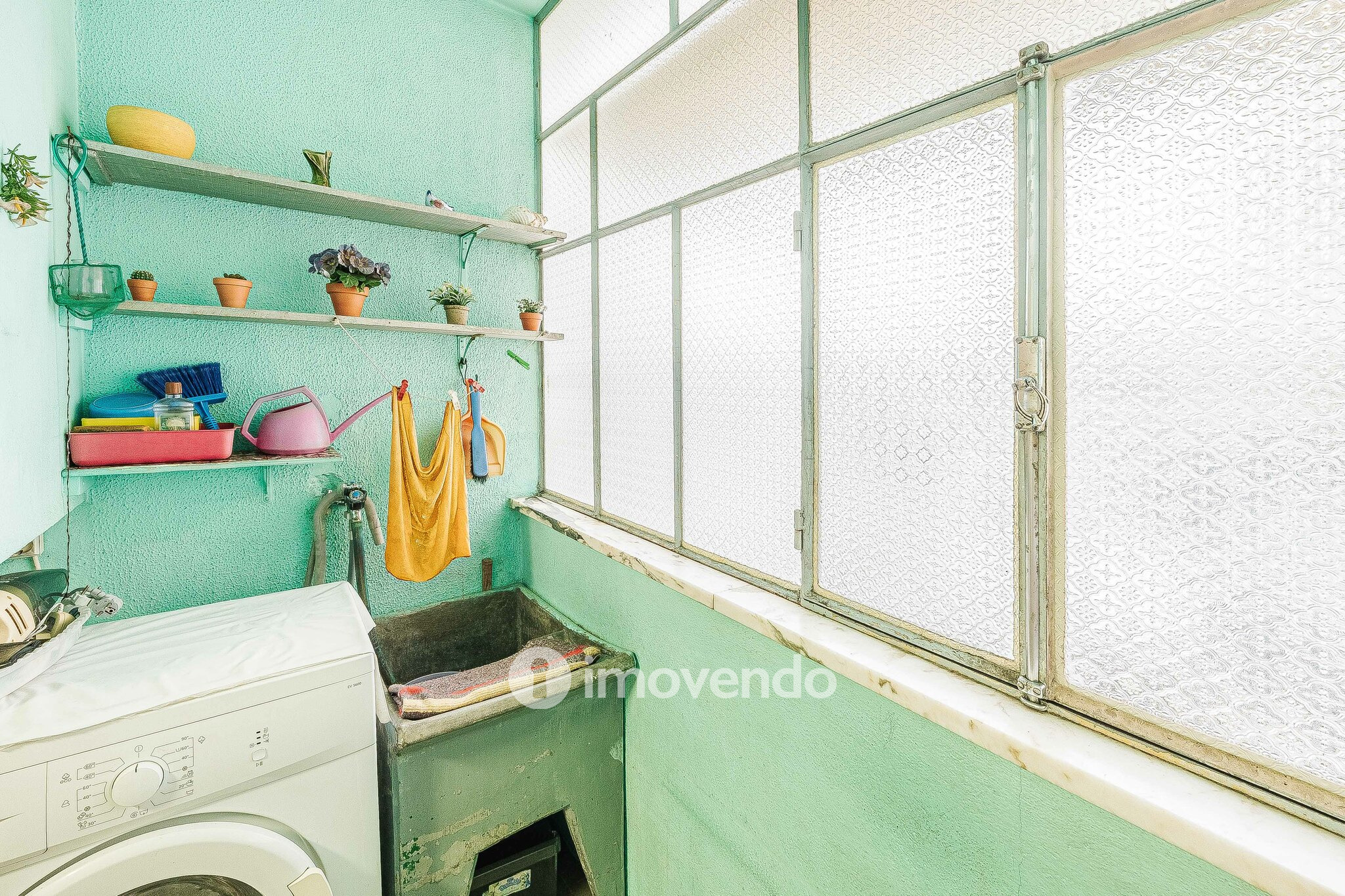Apartamento T3 com arrecadação enorme, em Corroios