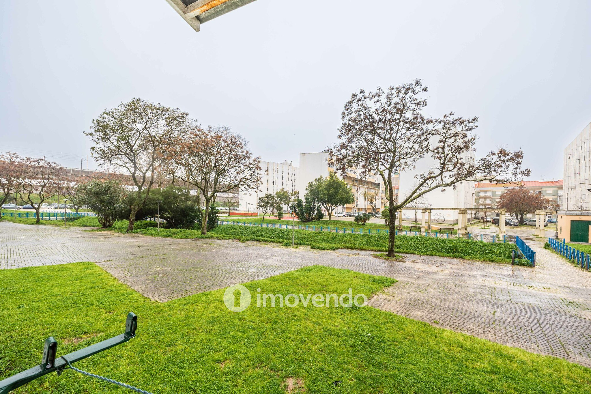 Apartamento T3 com arrecadação enorme, em Corroios