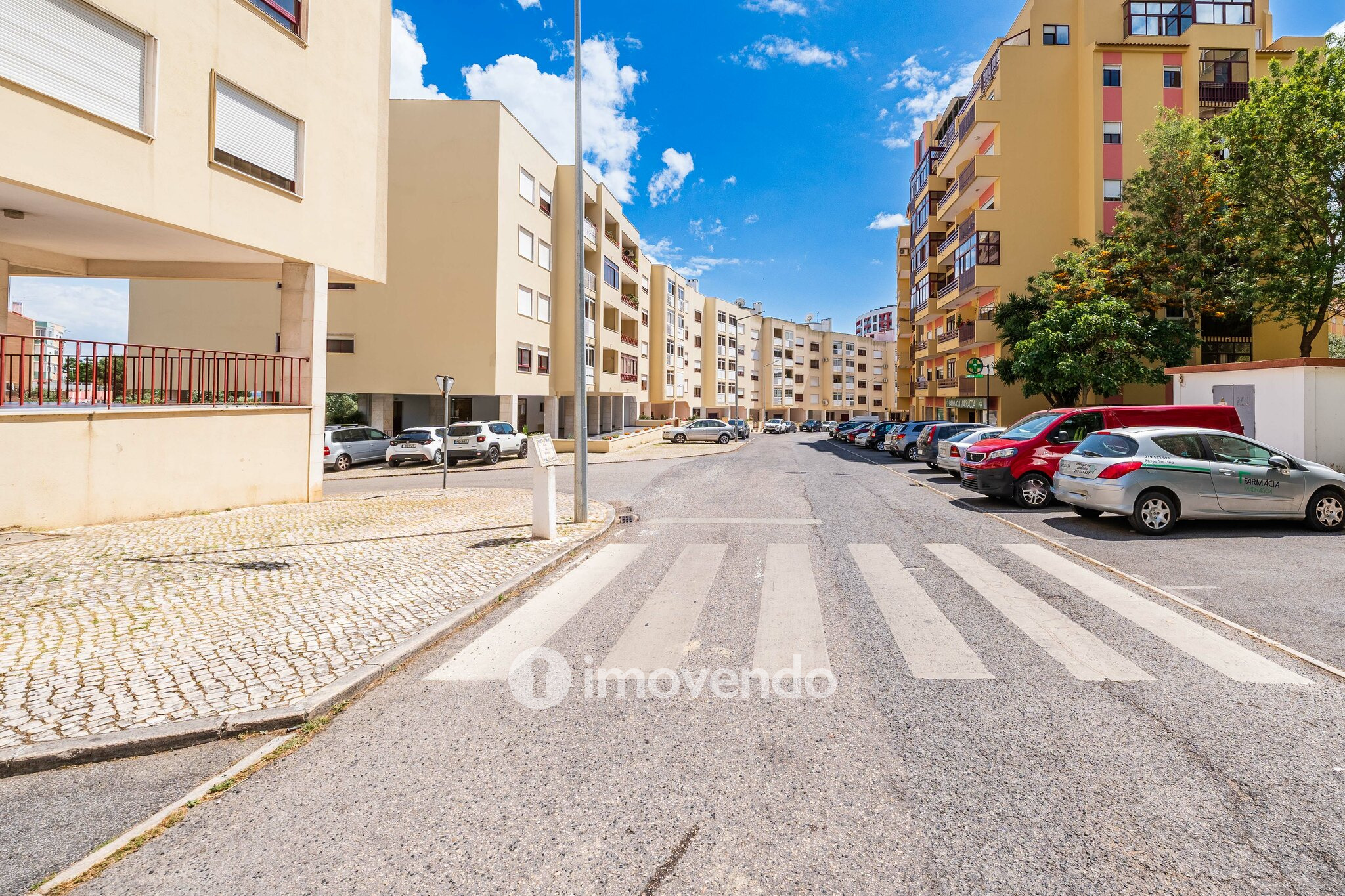 Apartamento T2, com áreas amplas e varanda, na Póvoa de Santa Iria