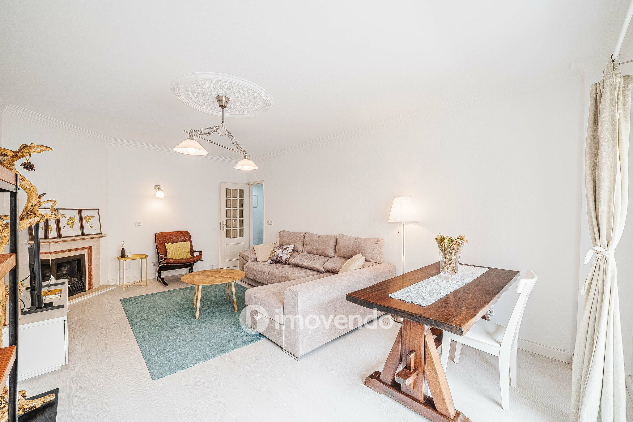 Apartamento T2, com áreas amplas e varanda, na Póvoa de Santa Iria