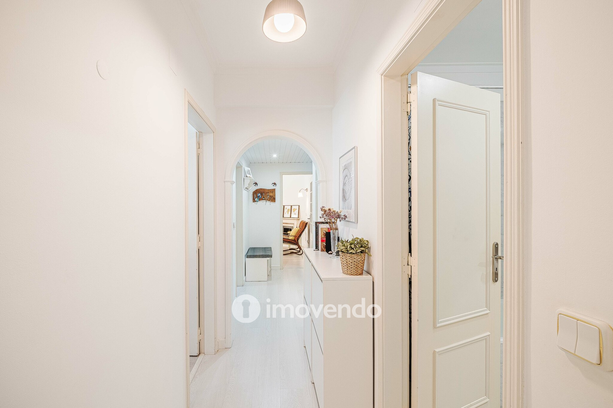 Apartamento T2, com áreas amplas e varanda, na Póvoa de Santa Iria