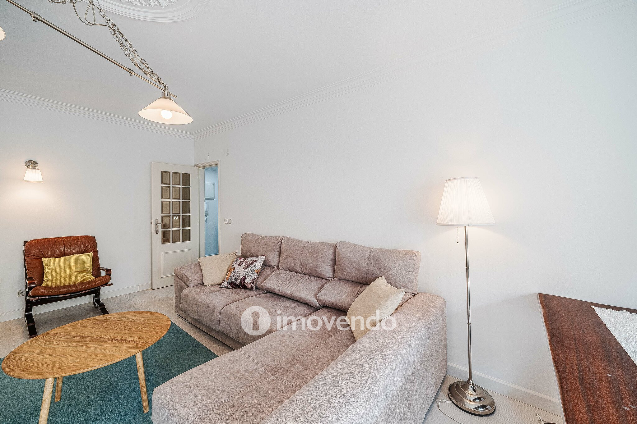 Apartamento T2, com áreas amplas e varanda, na Póvoa de Santa Iria