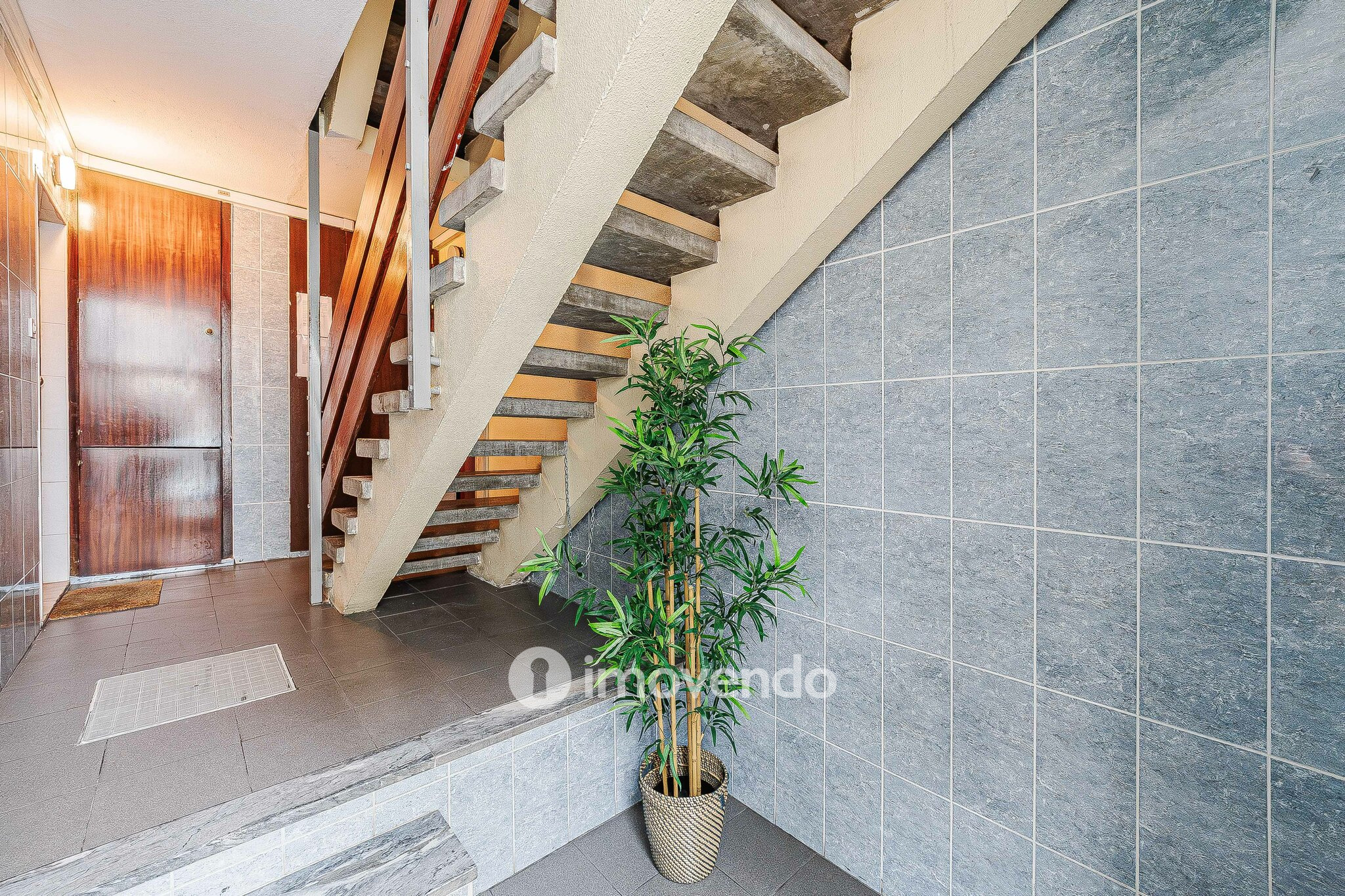 Apartamento T3 com arrecadação enorme, em Corroios