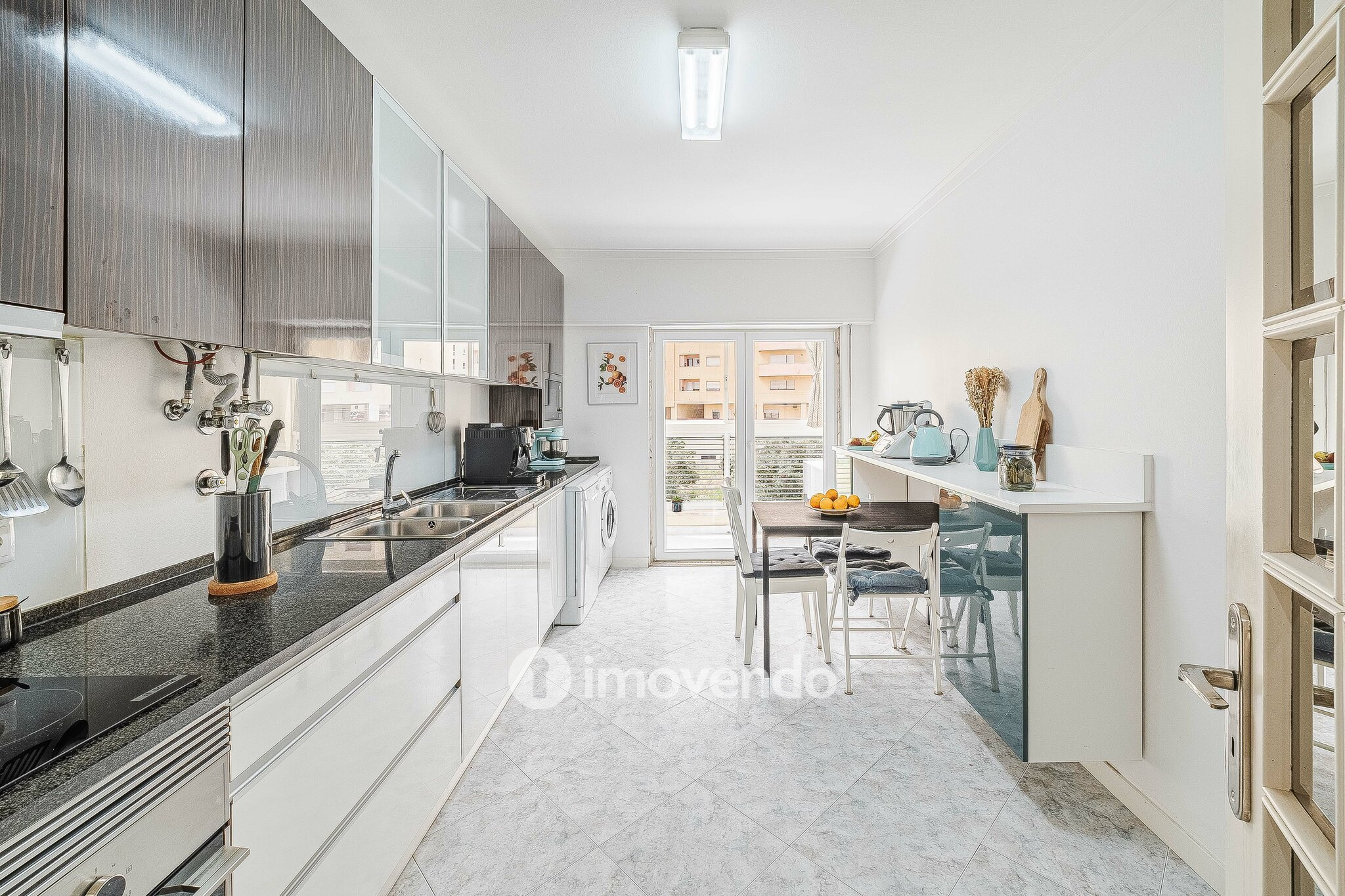 Apartamento T2, com áreas amplas e varanda, na Póvoa de Santa Iria