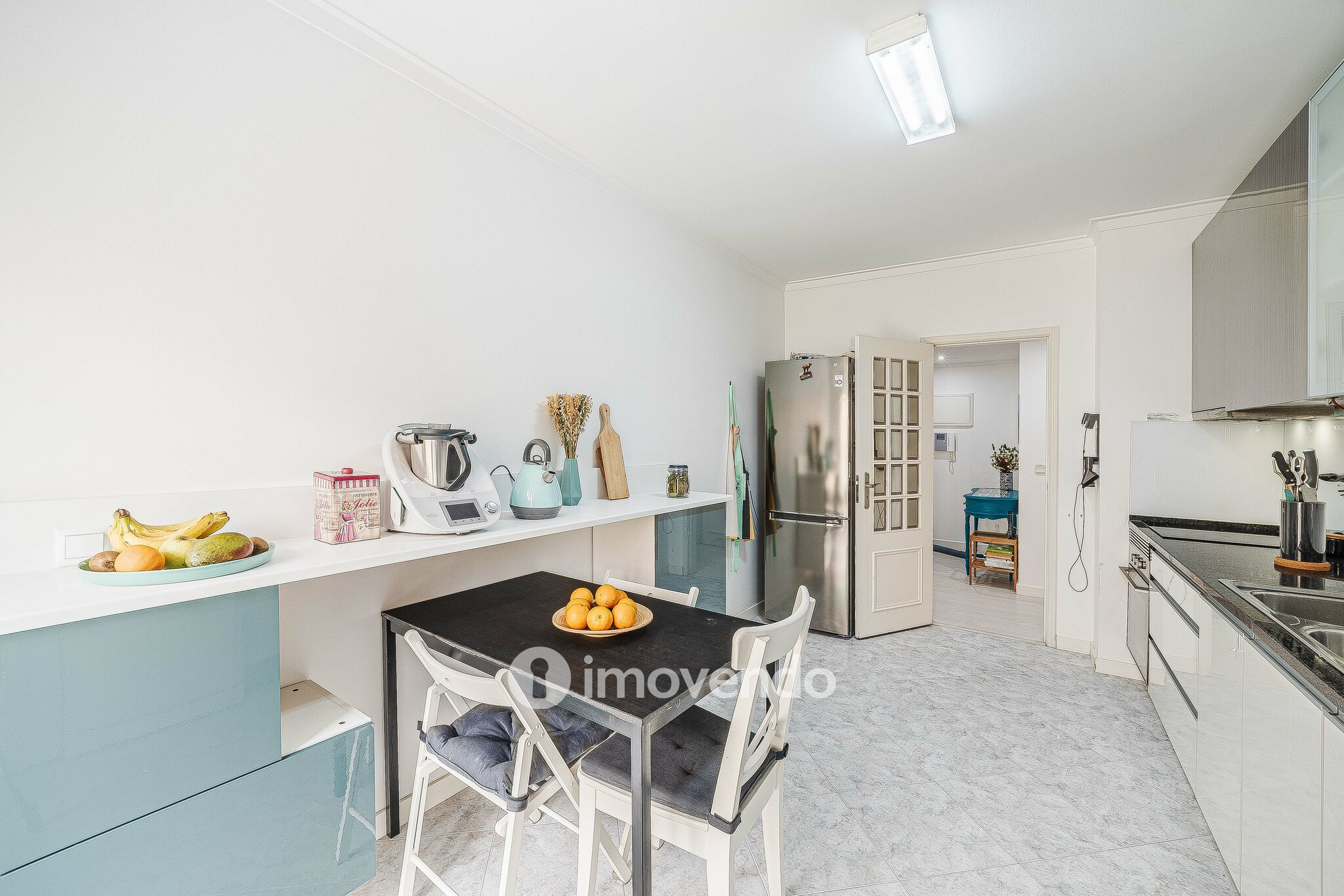 Apartamento T2, com áreas amplas e varanda, na Póvoa de Santa Iria
