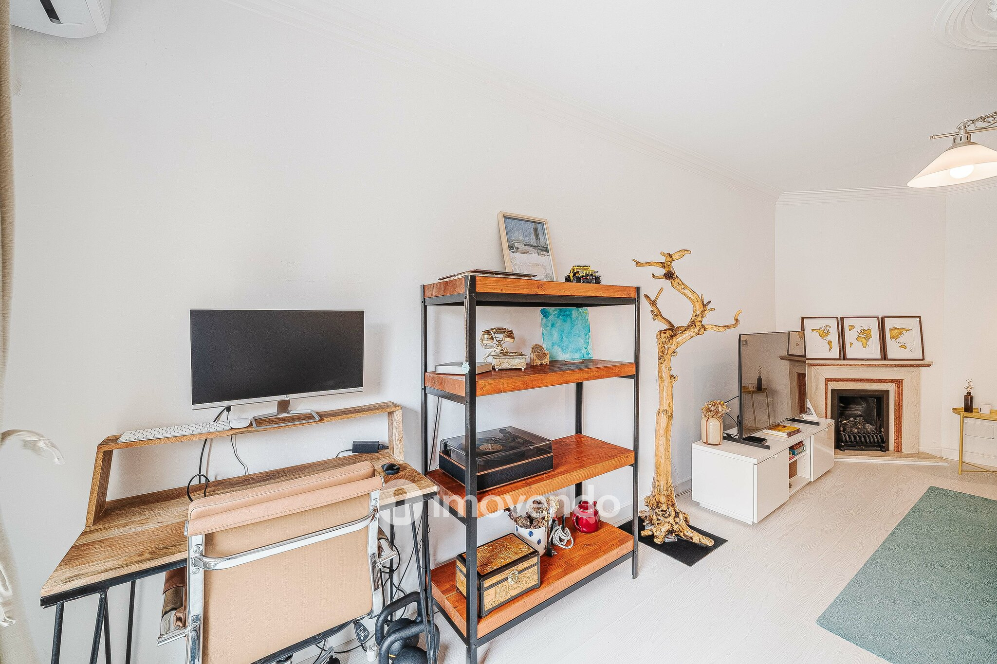 Apartamento T2, com áreas amplas e varanda, na Póvoa de Santa Iria