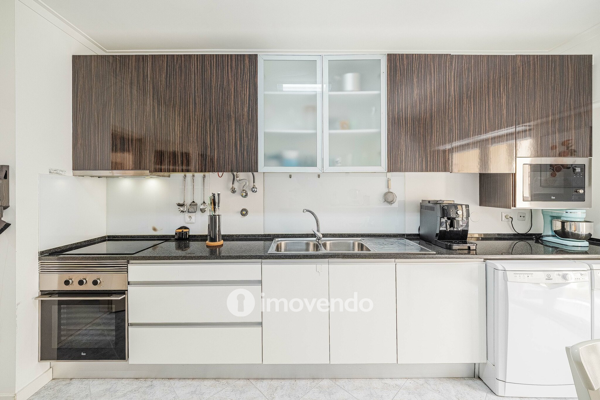 Apartamento T2, com áreas amplas e varanda, na Póvoa de Santa Iria