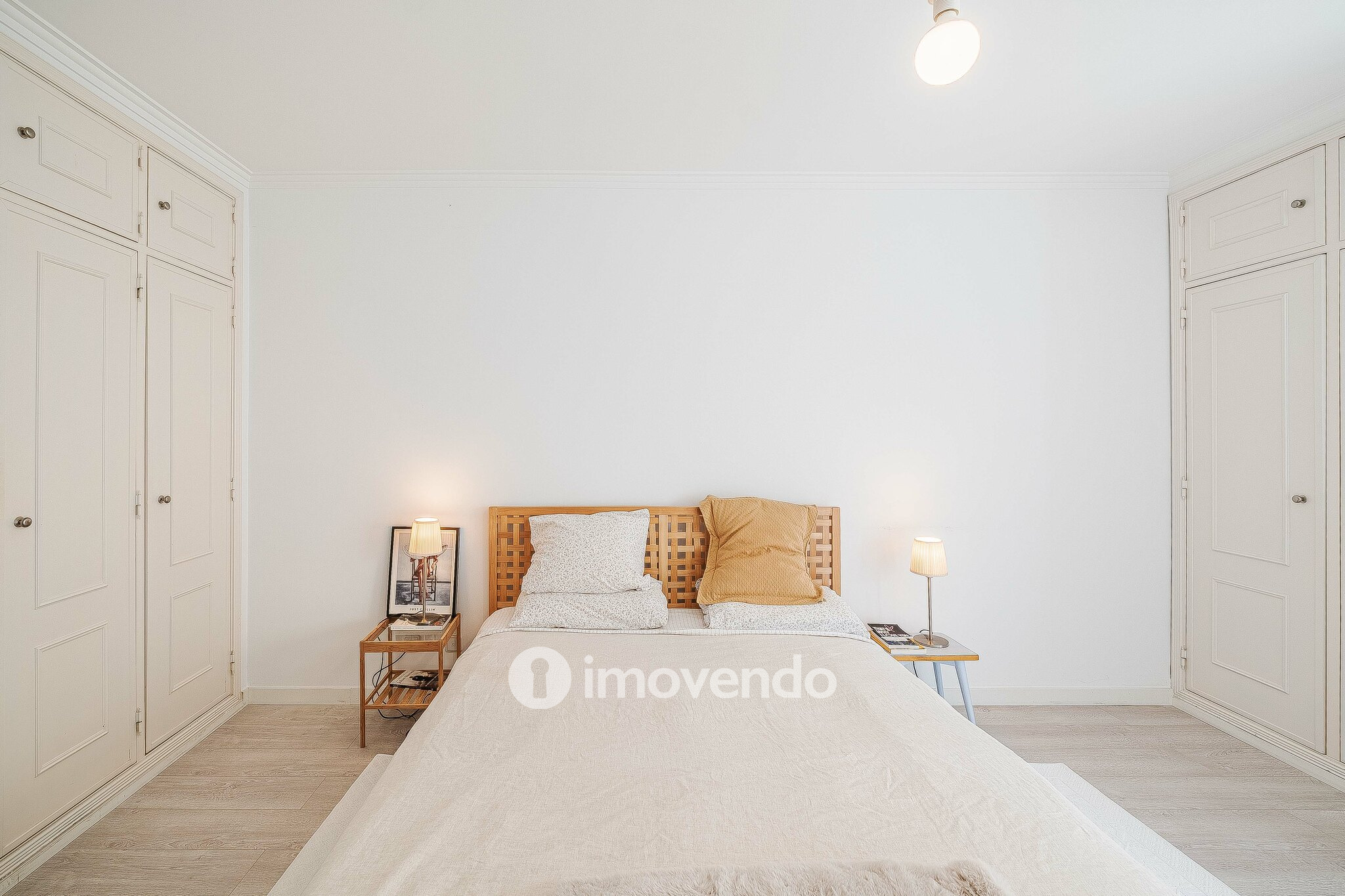Apartamento T2, com áreas amplas e varanda, na Póvoa de Santa Iria