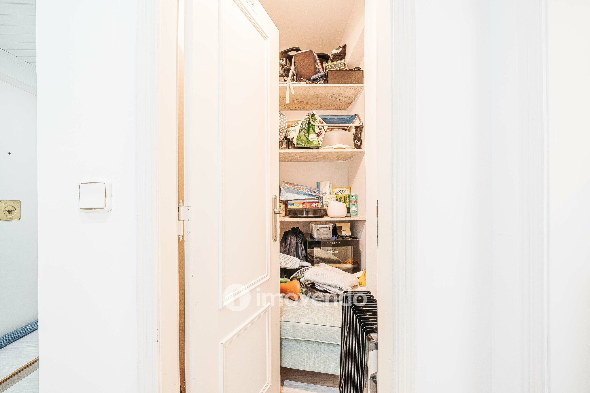 Apartamento T2, com áreas amplas e varanda, na Póvoa de Santa Iria