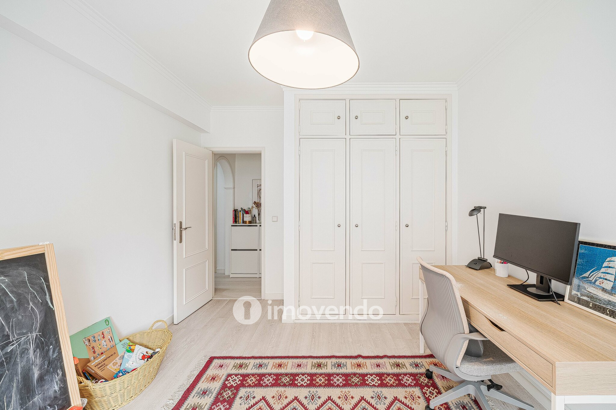 Apartamento T2, com áreas amplas e varanda, na Póvoa de Santa Iria