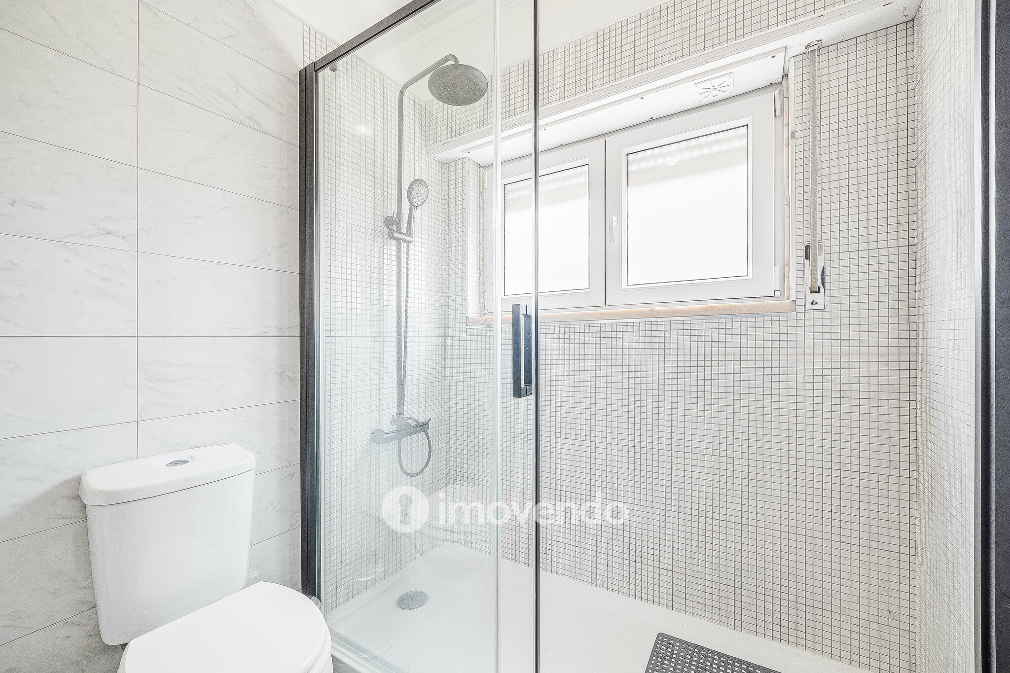 Apartamento T2, com áreas amplas e varanda, na Póvoa de Santa Iria