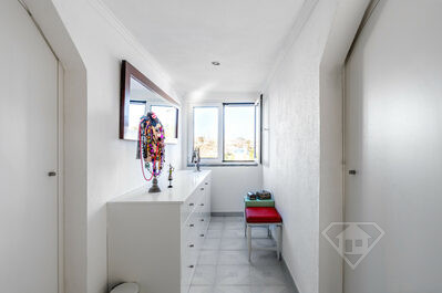 Moradia isolada T5, com piscina, jardim e terreno, na Quinta do Anjo