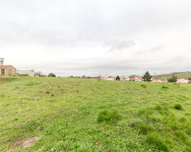 Terreno urbano com 801m2, em Sobral de Monte Agraço