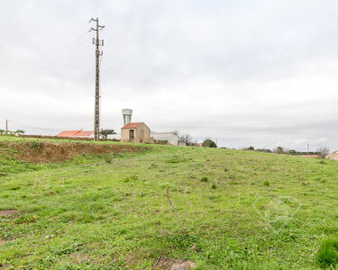 Terreno urbano com 801m2, em Sobral de Monte Agraço